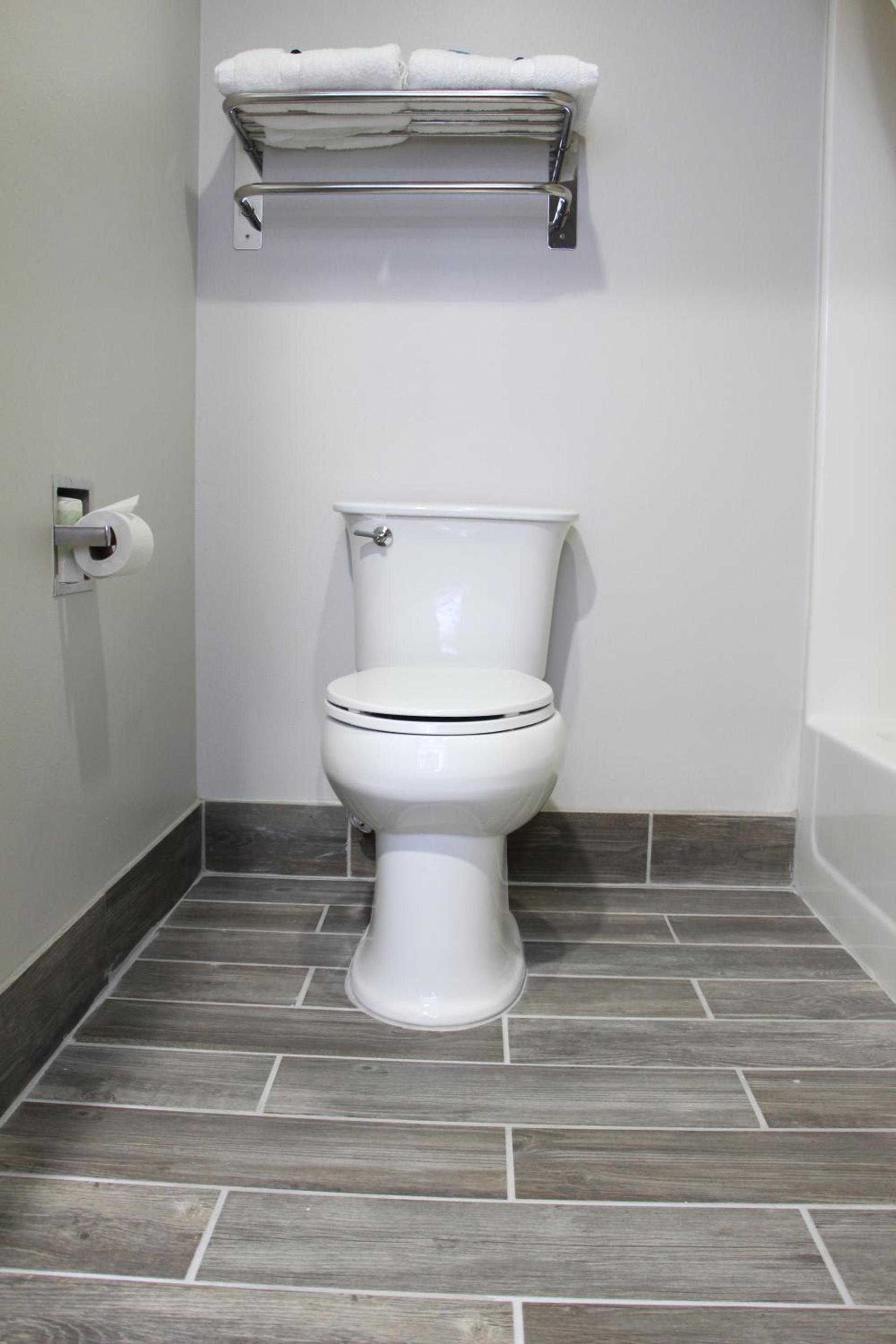 Westbridge Inn & Suites photo 7
