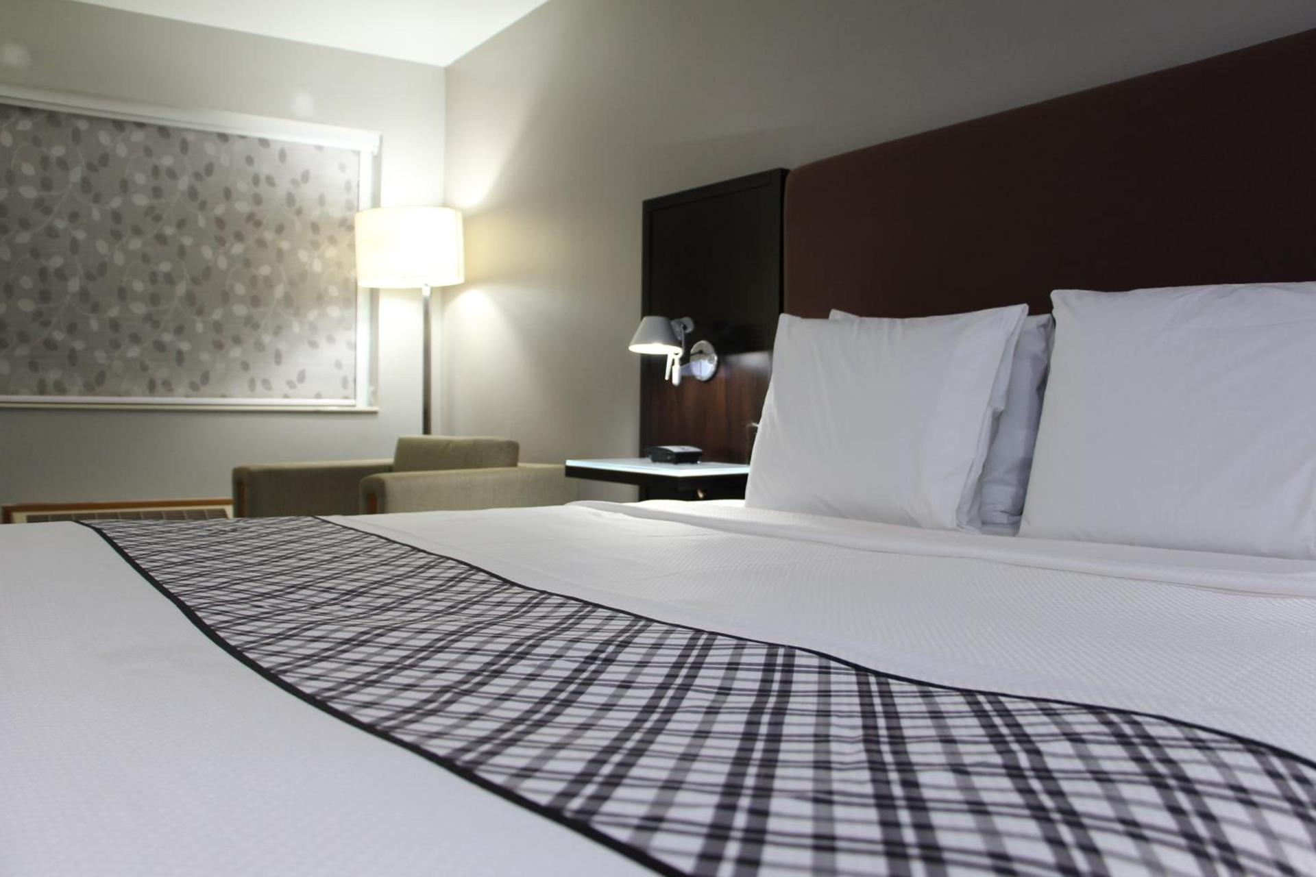 Westbridge Inn & Suites photo 17