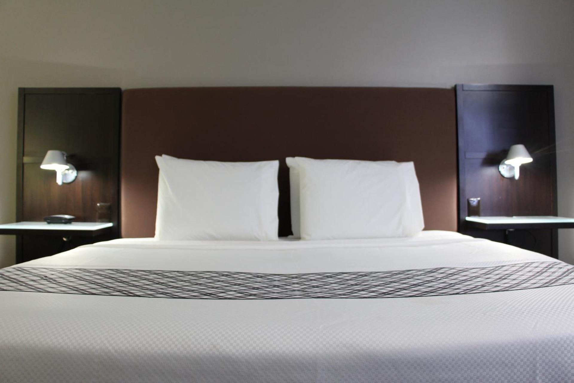 Westbridge Inn & Suites photo 5