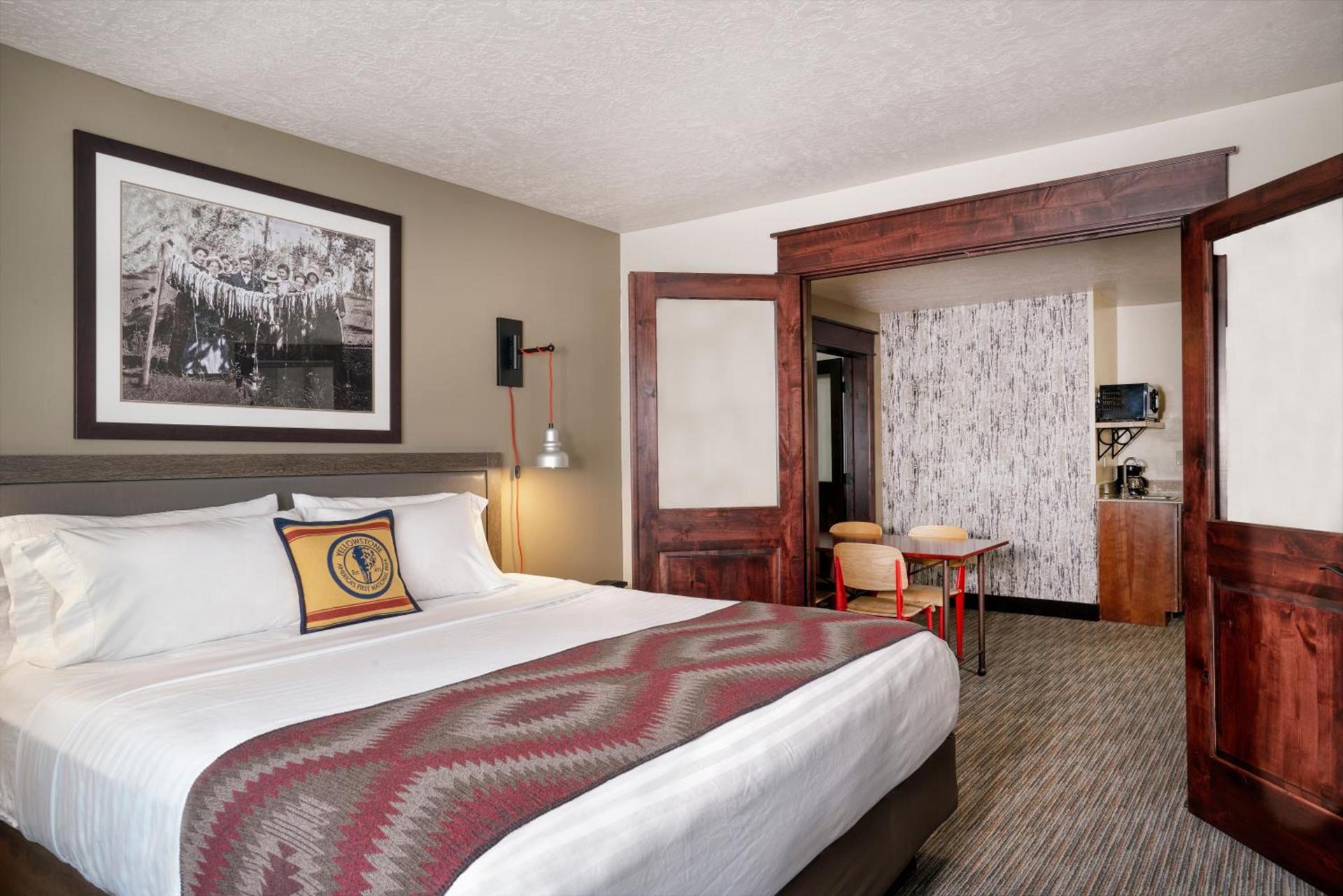 Yellowstone Park Hotel photo 39