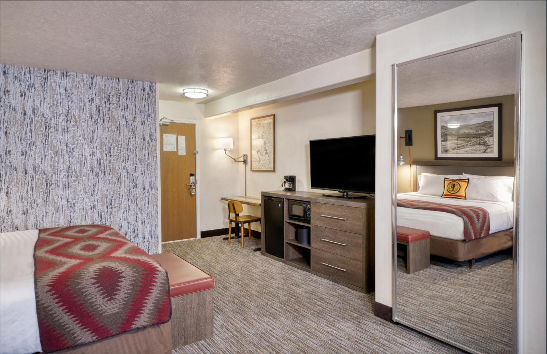 Yellowstone Park Hotel photo 14