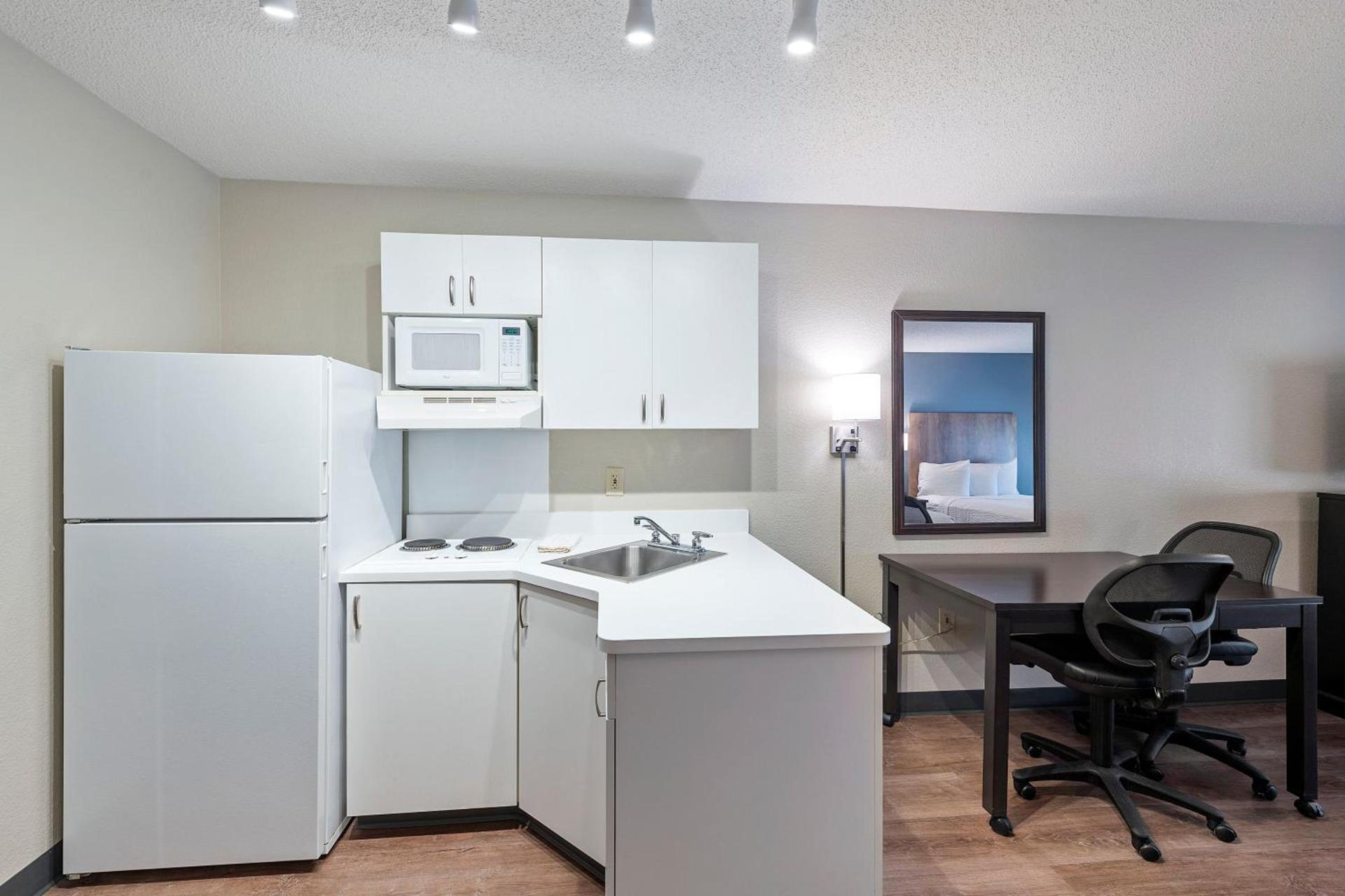 Extended Stay America Suites - Charlotte - Pineville - Park Rd photo 38