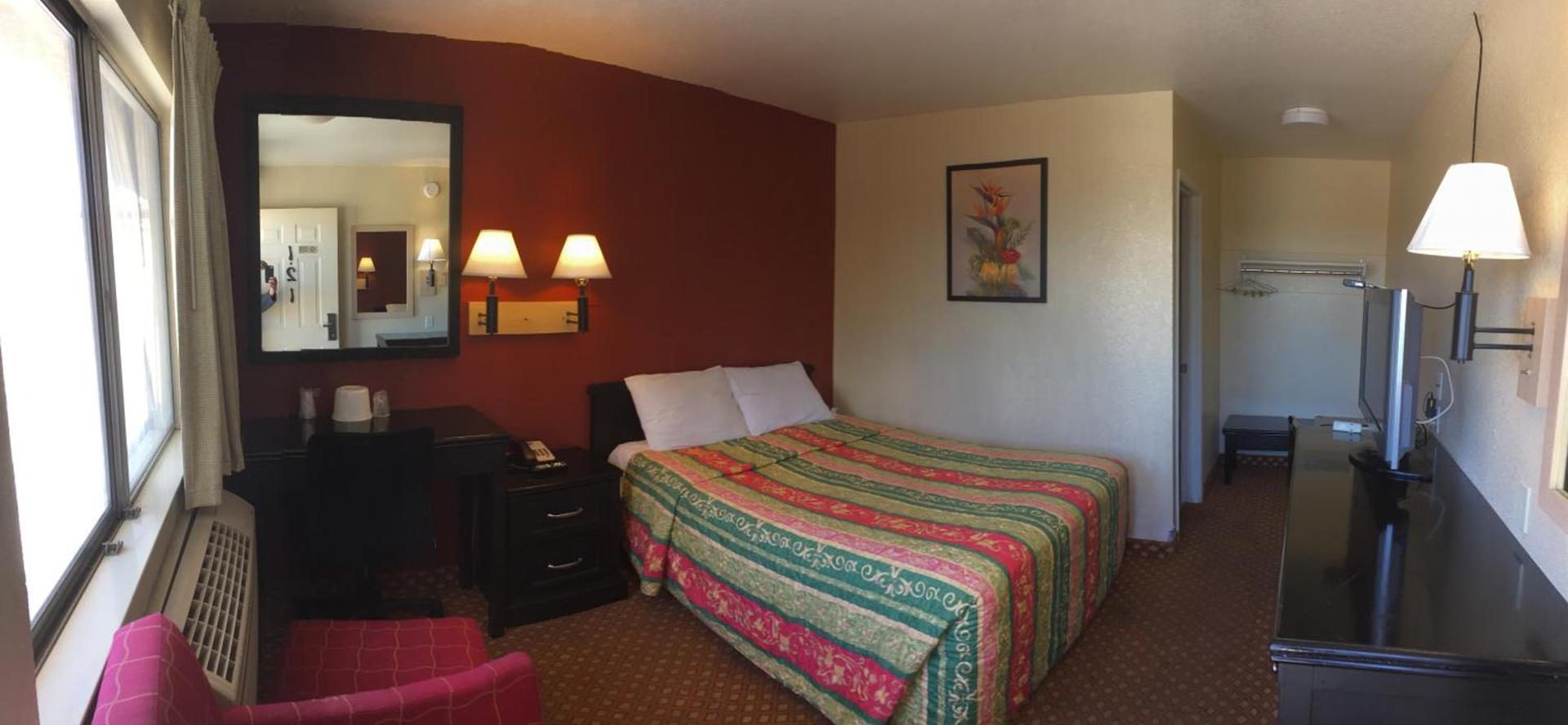 Hilltop Inn & Suites photo 31