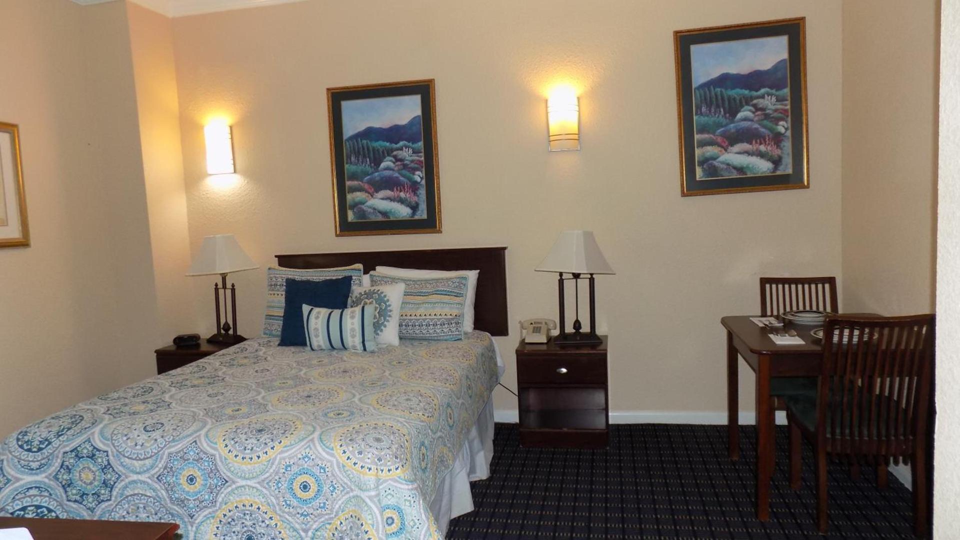 Athens Hotel & Suites photo 6