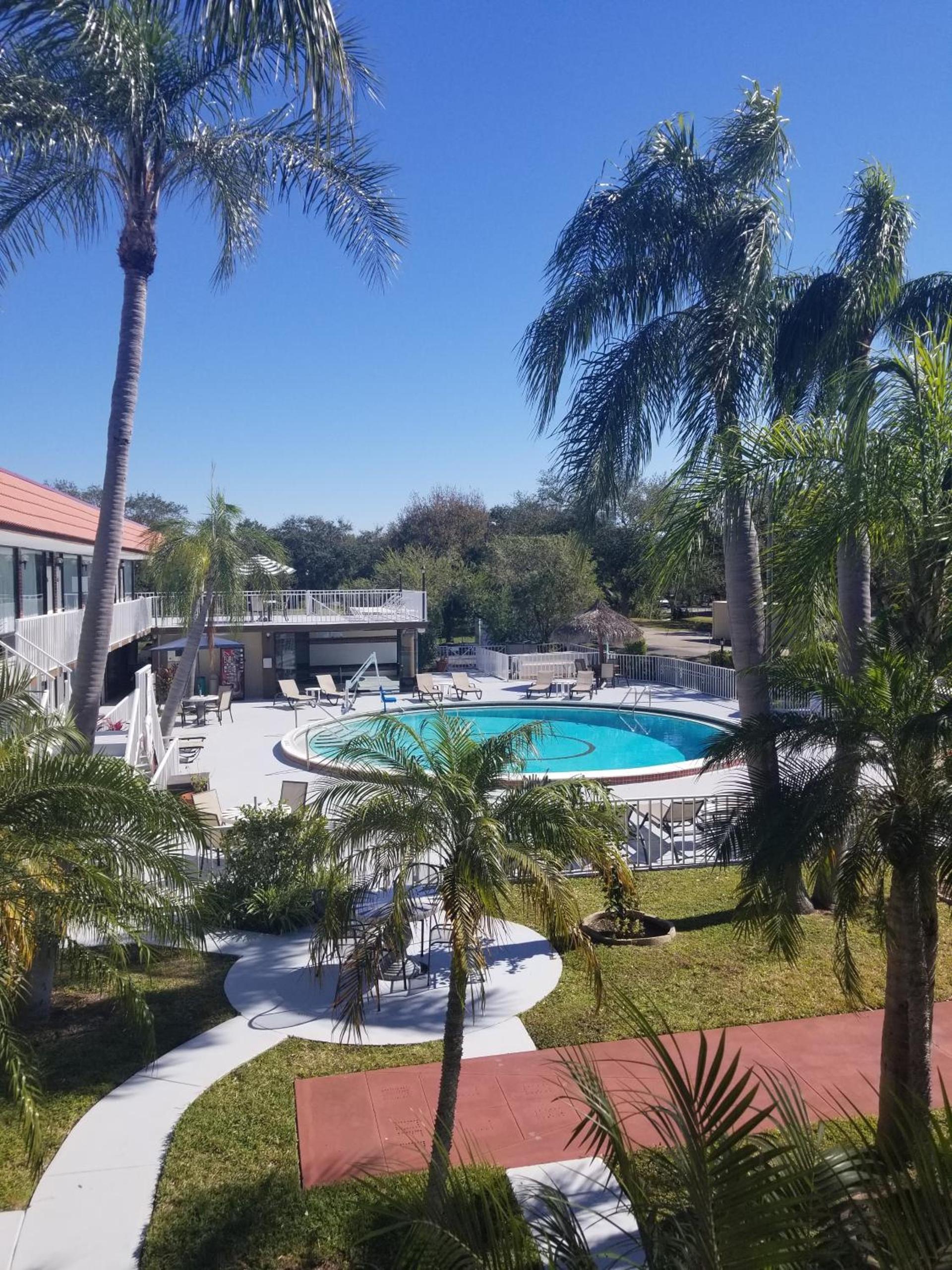 Days Inn by Wyndham Clearwater/Central photo 15