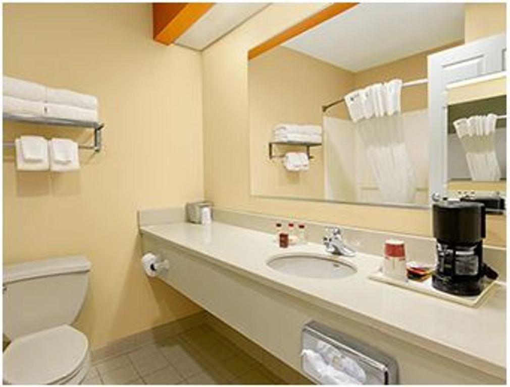 Ramada Limited - Columbia photo 6