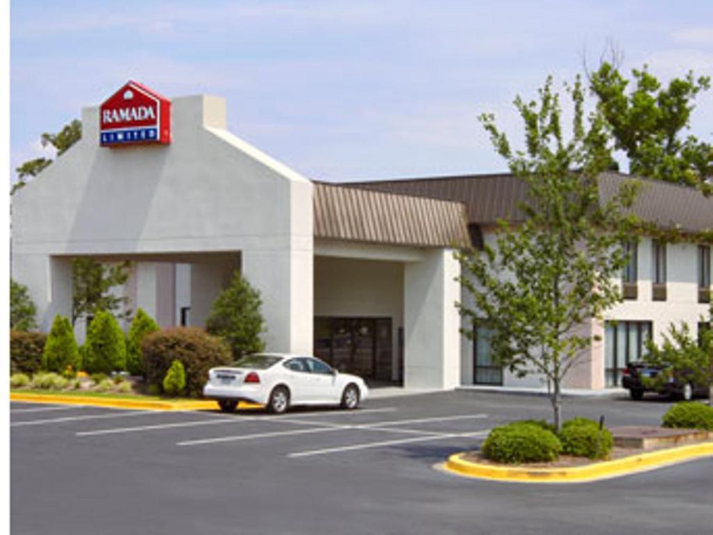 Ramada Limited - Columbia photo 2