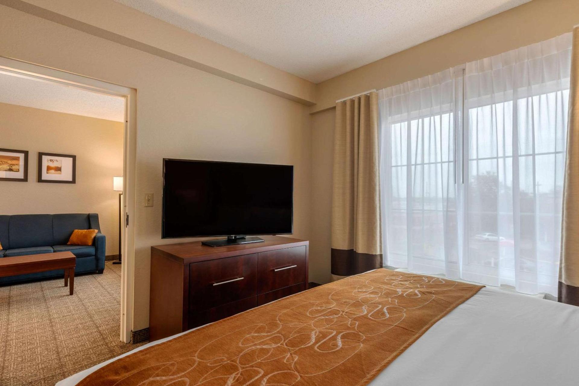 Comfort Suites Downtown photo 23