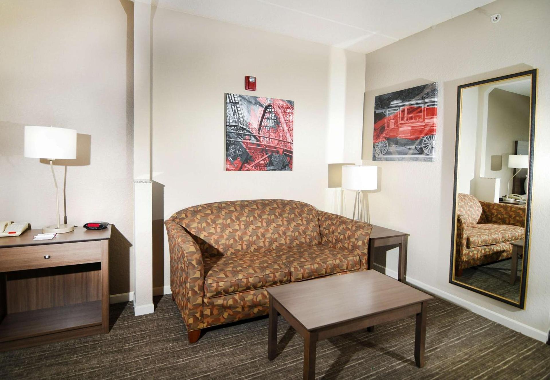 Best Western Plus Sandusky Hotel & Suites photo 12