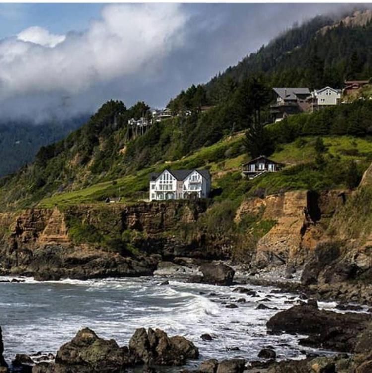 The Castle Inn of the Lost Coast photo 41