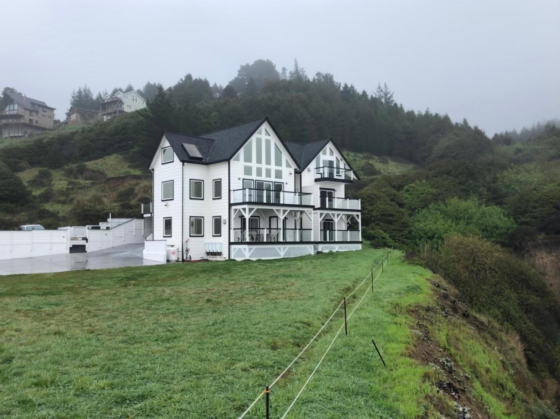 The Castle Inn of the Lost Coast photo 7