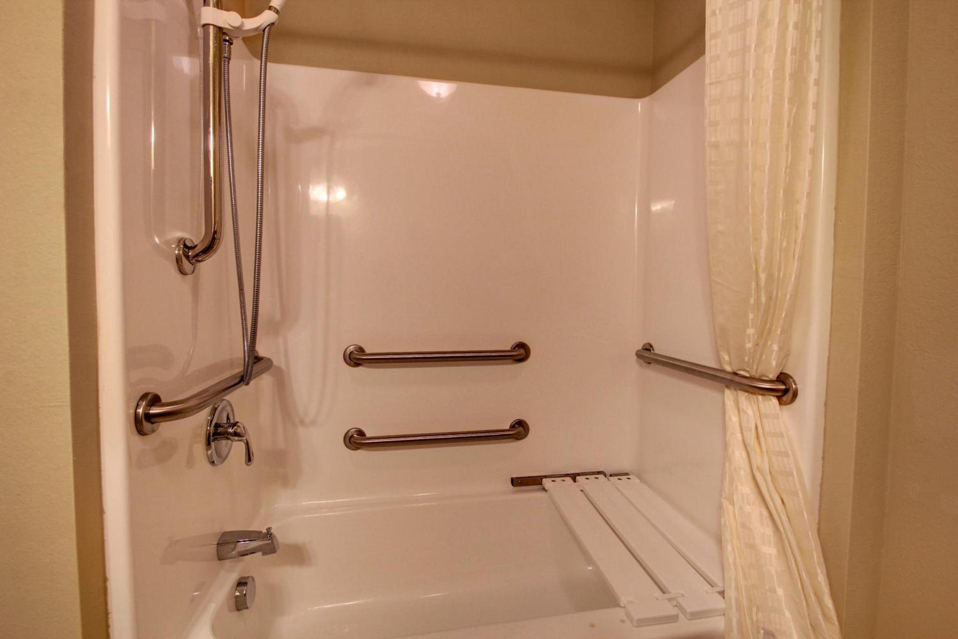 Cobblestone Hotel & Suites - Newton photo 6