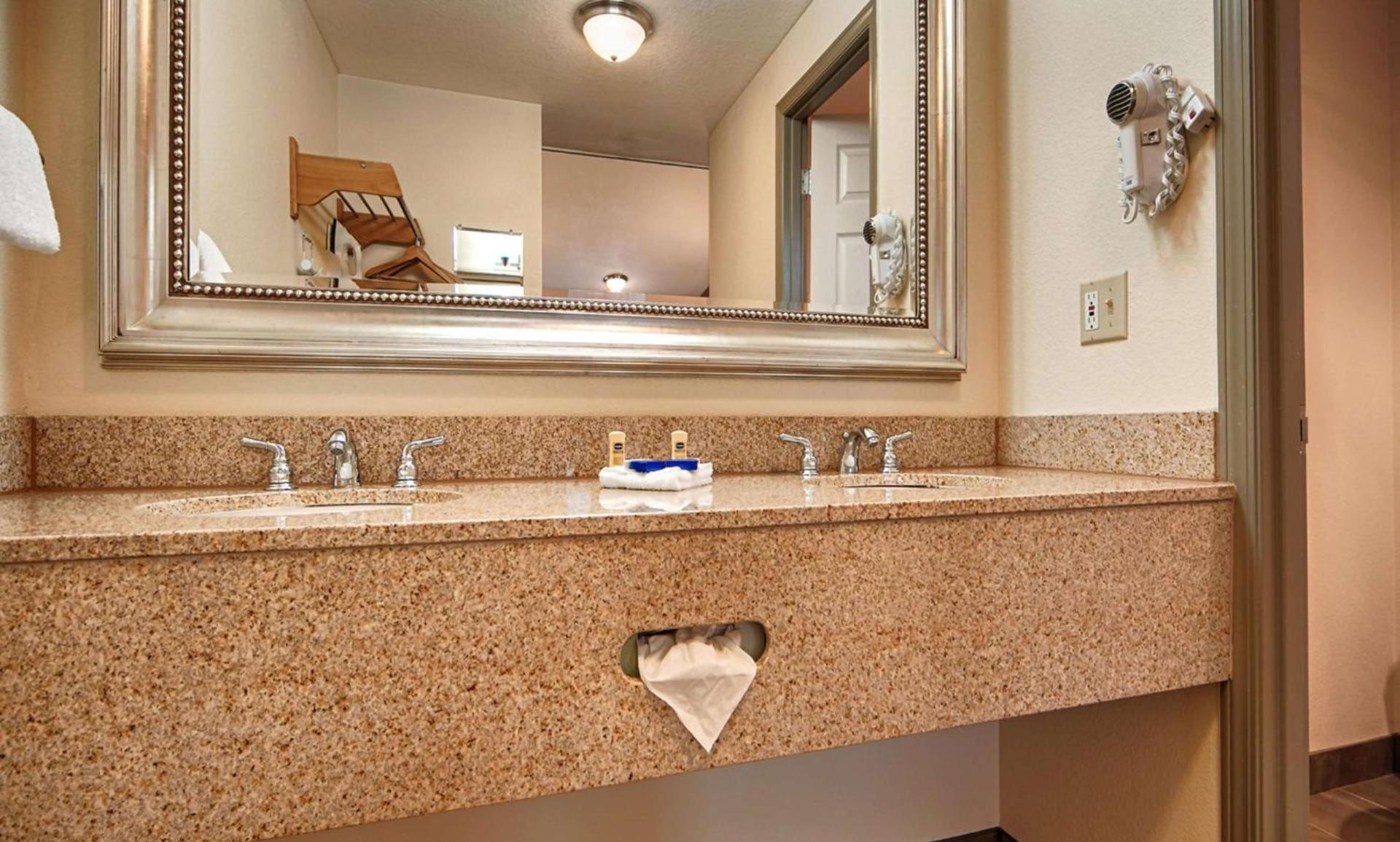 Best Western Inn at Face Rock photo 10