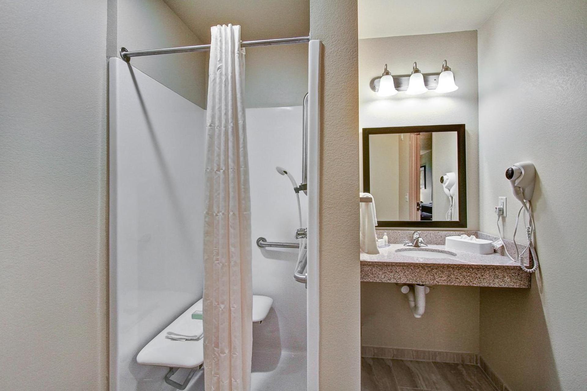 Cobblestone Hotel & Suites Pulaski/Green Bay photo 11