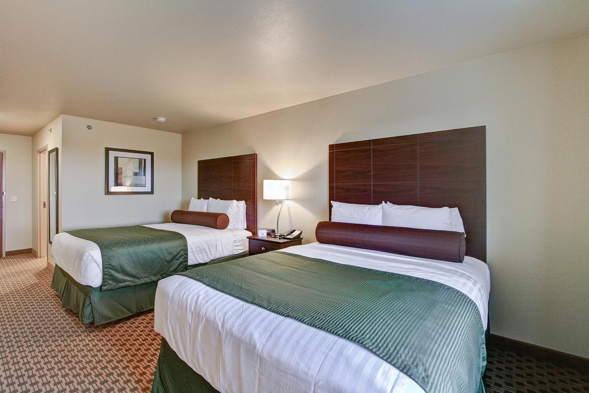 Castle Rock Inn & Suites - Quinter photo 25