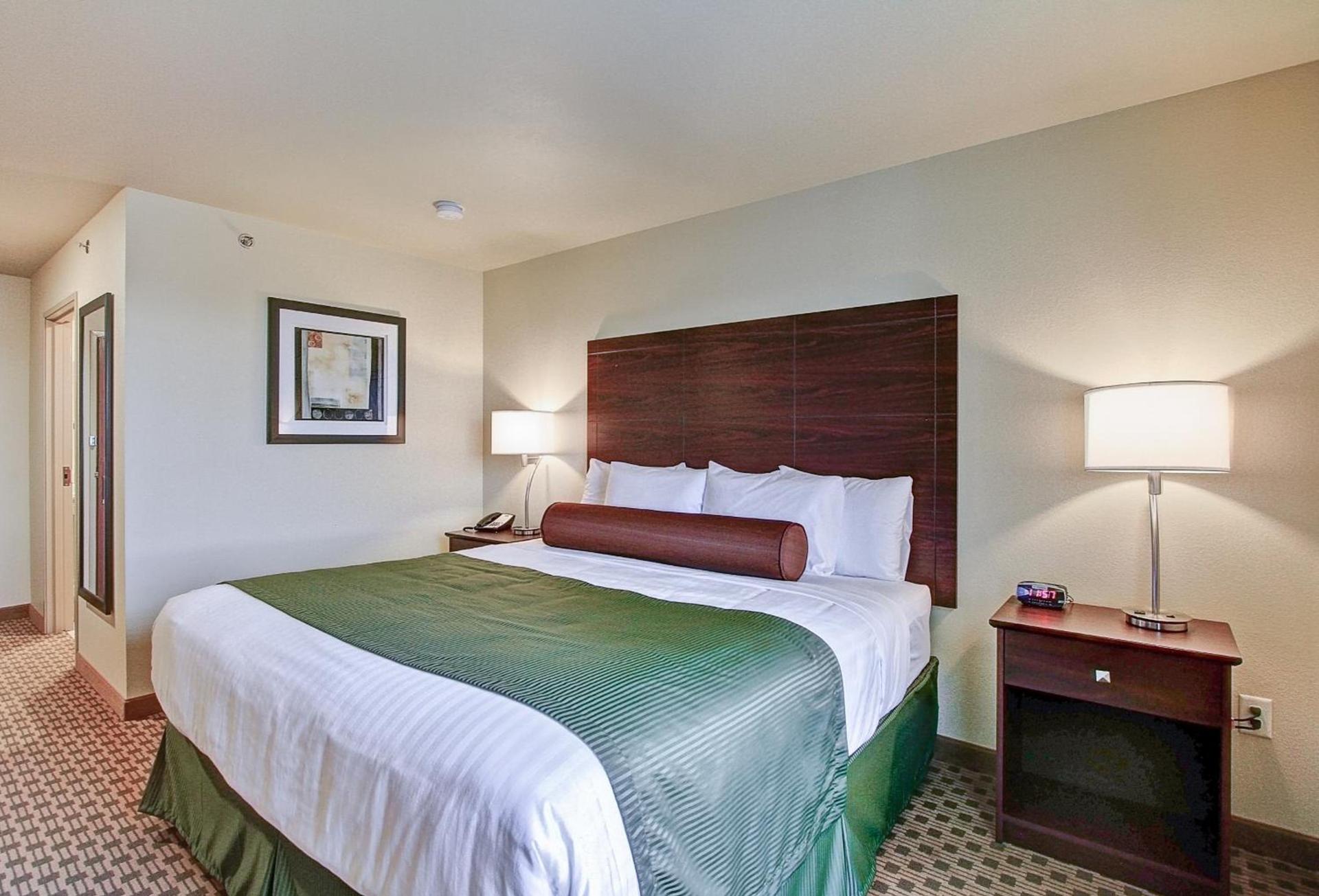Castle Rock Inn & Suites - Quinter photo 23