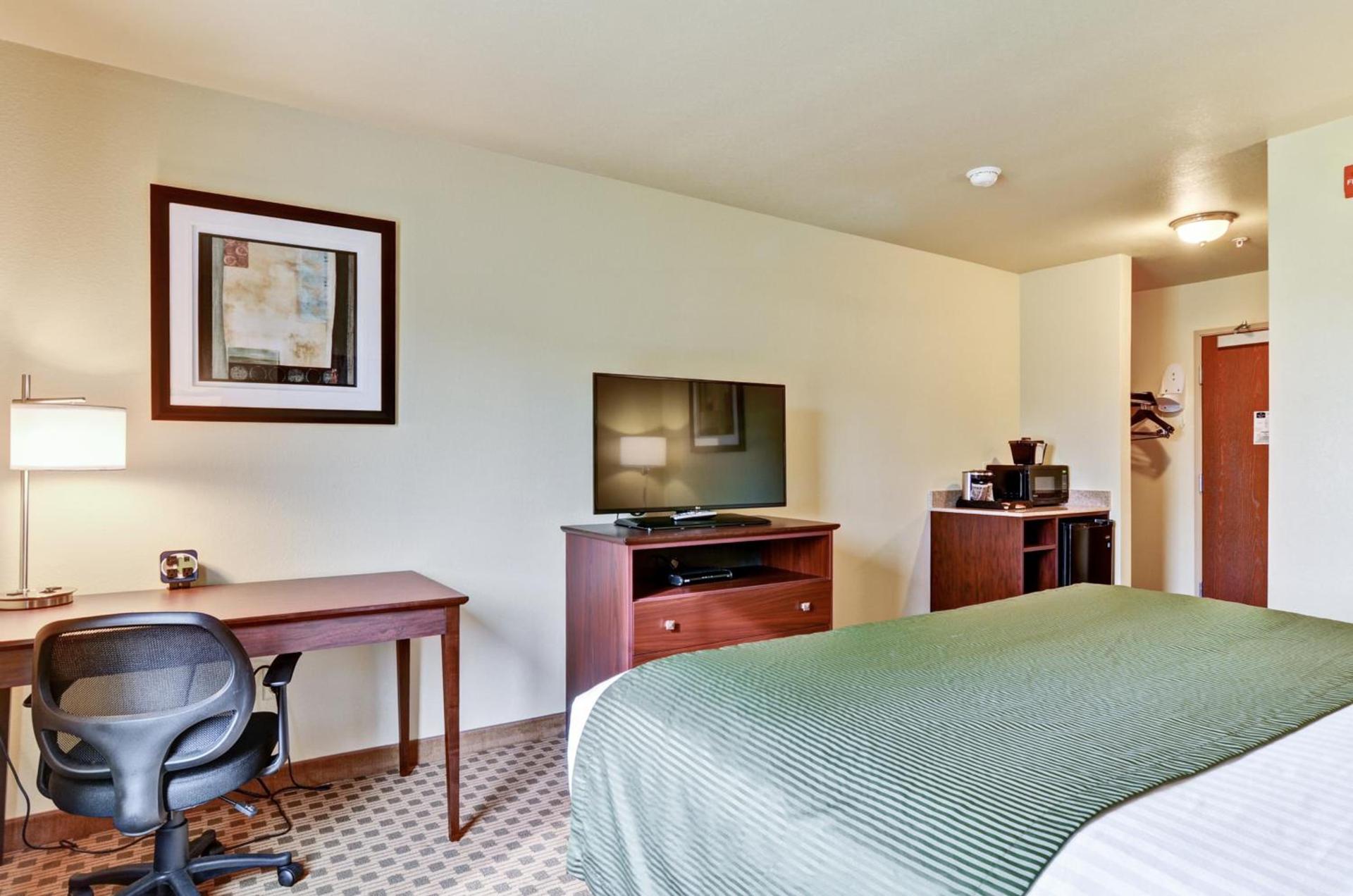 Castle Rock Inn & Suites - Quinter photo 13