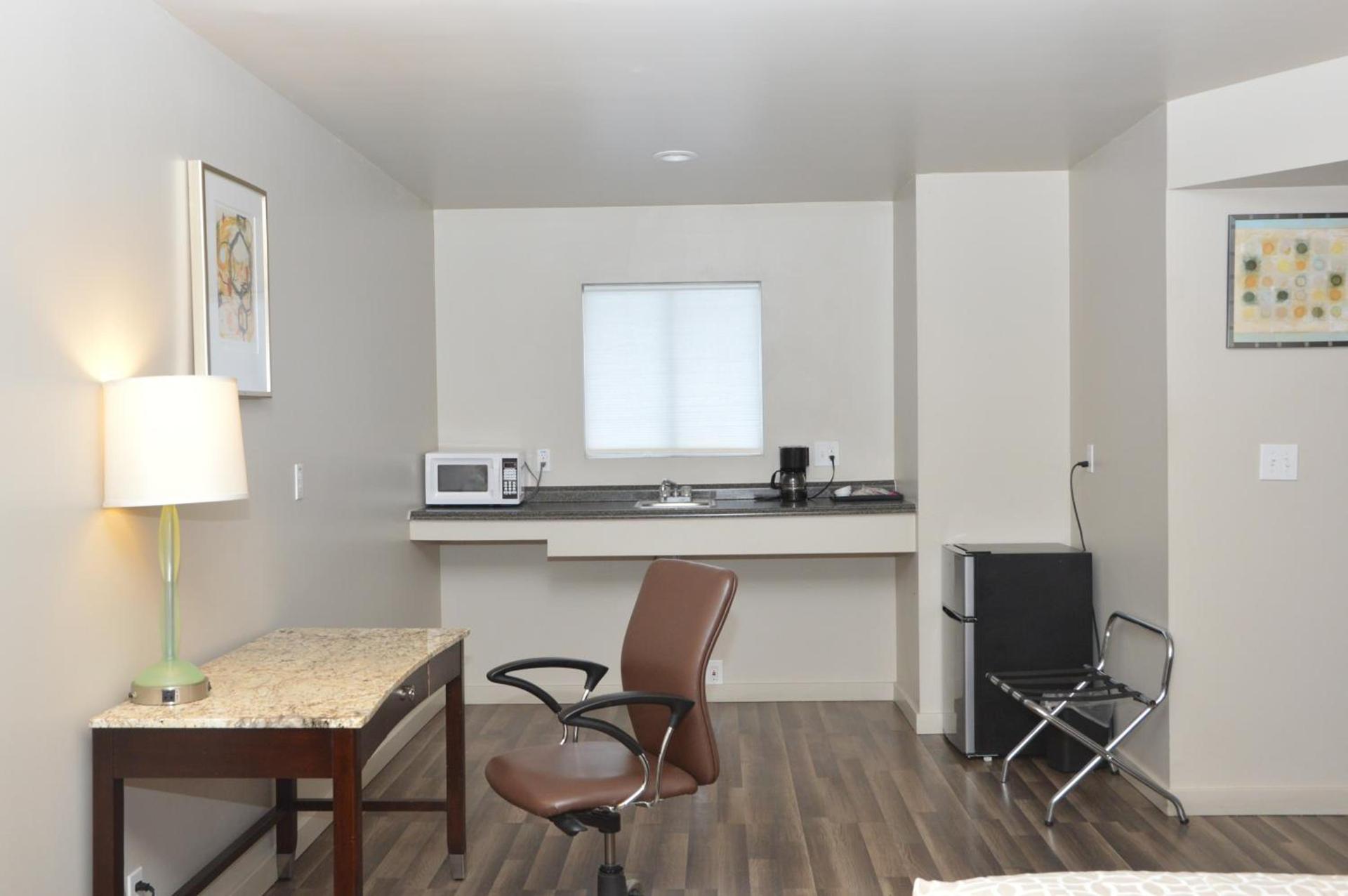 Glass Slipper Inn - Stanford Palo Alto photo 7