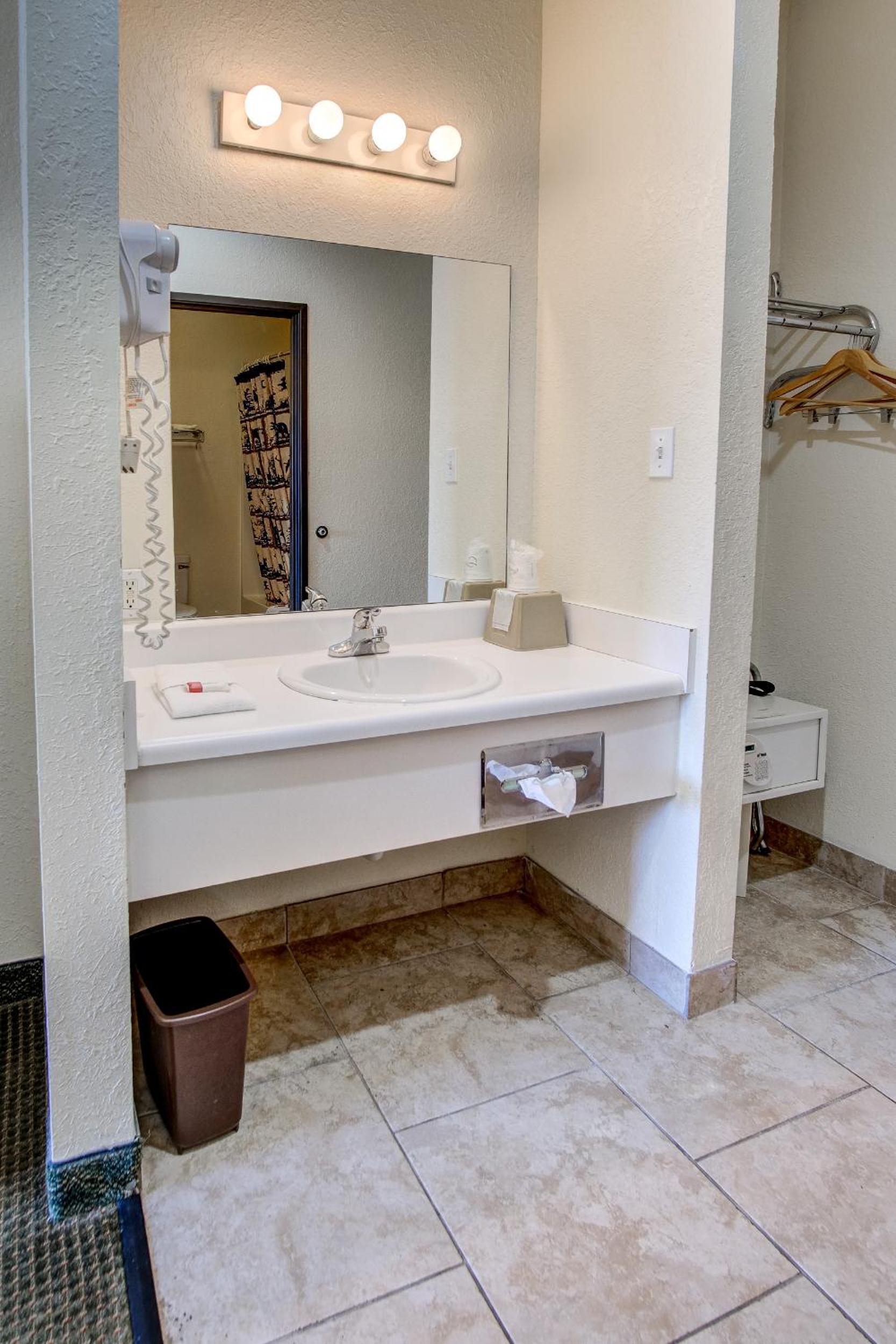 Booneslick Lodge - Neosho photo 11