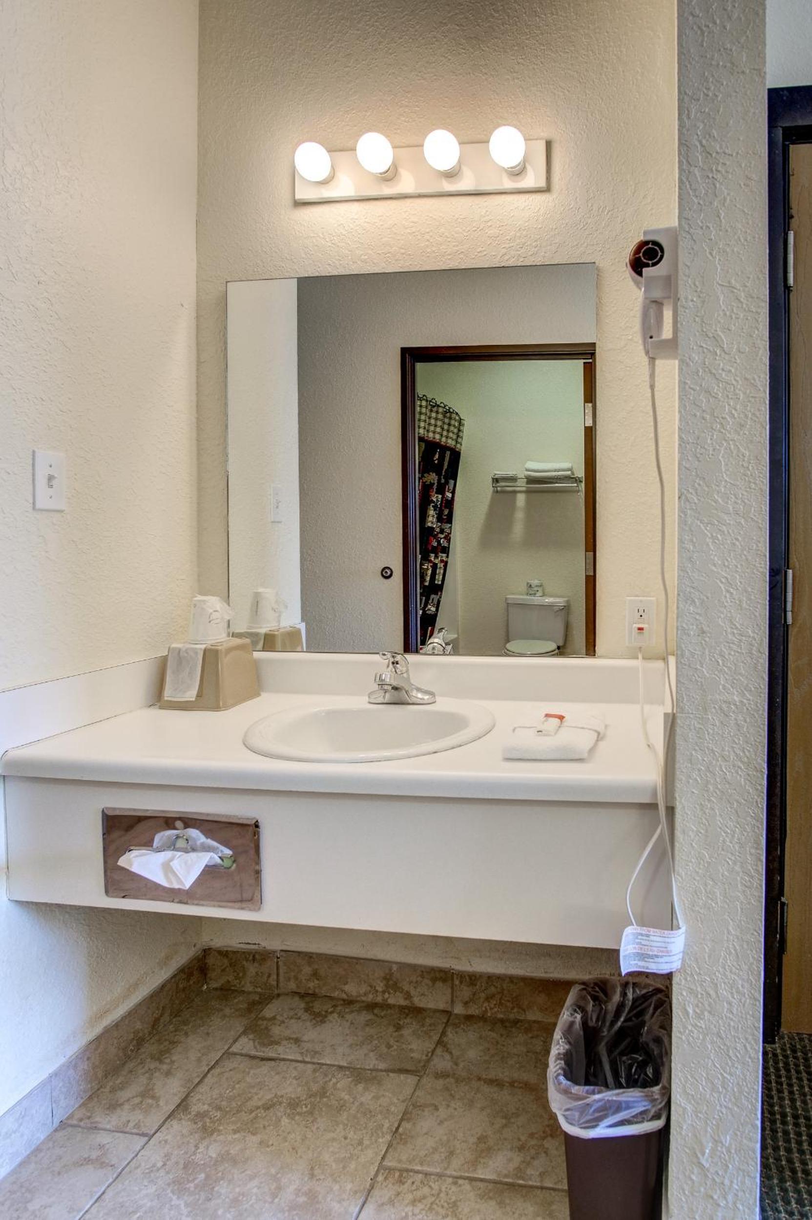 Booneslick Lodge - Neosho photo 6