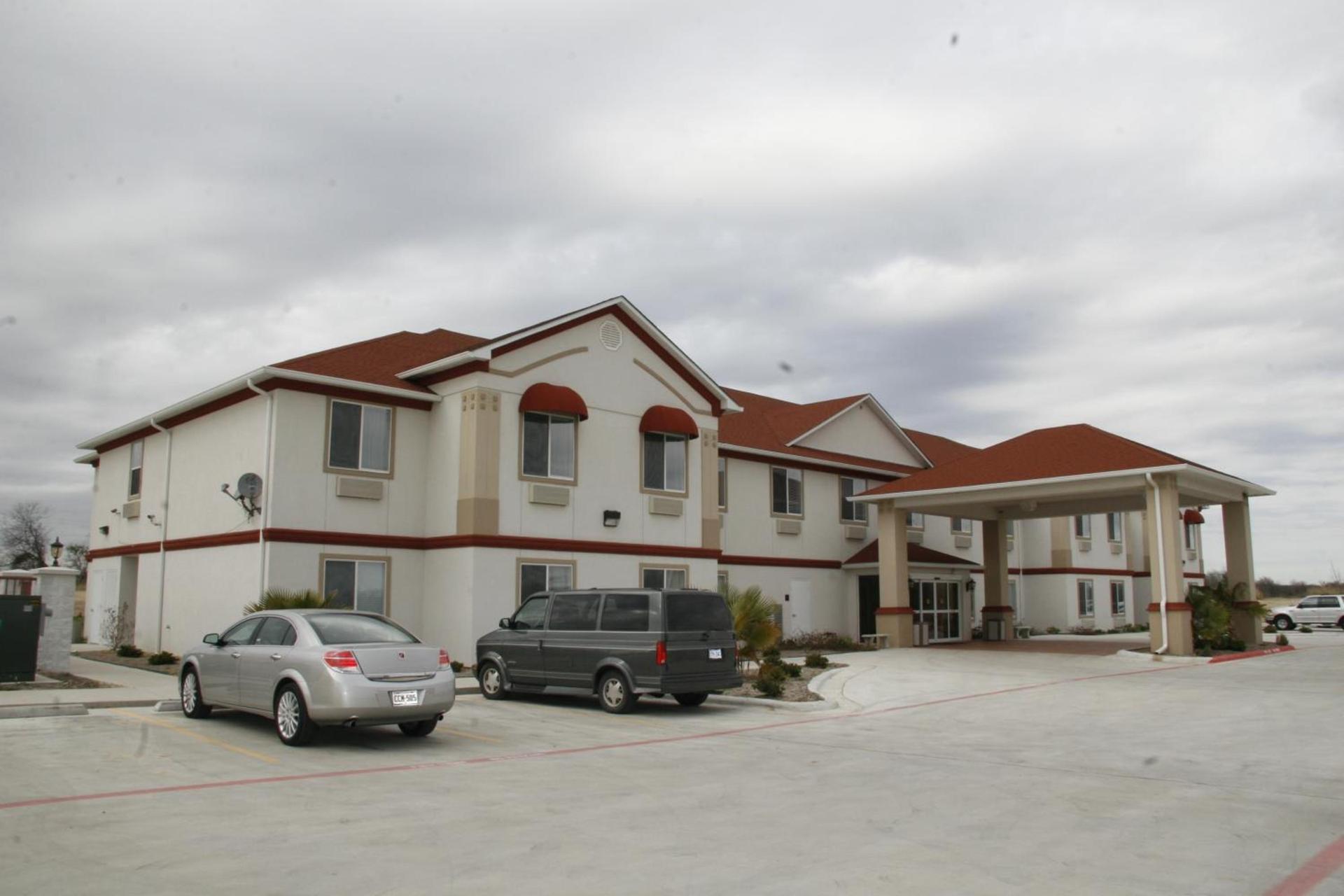 Budget Host Inn and Suites Cameron photo 12