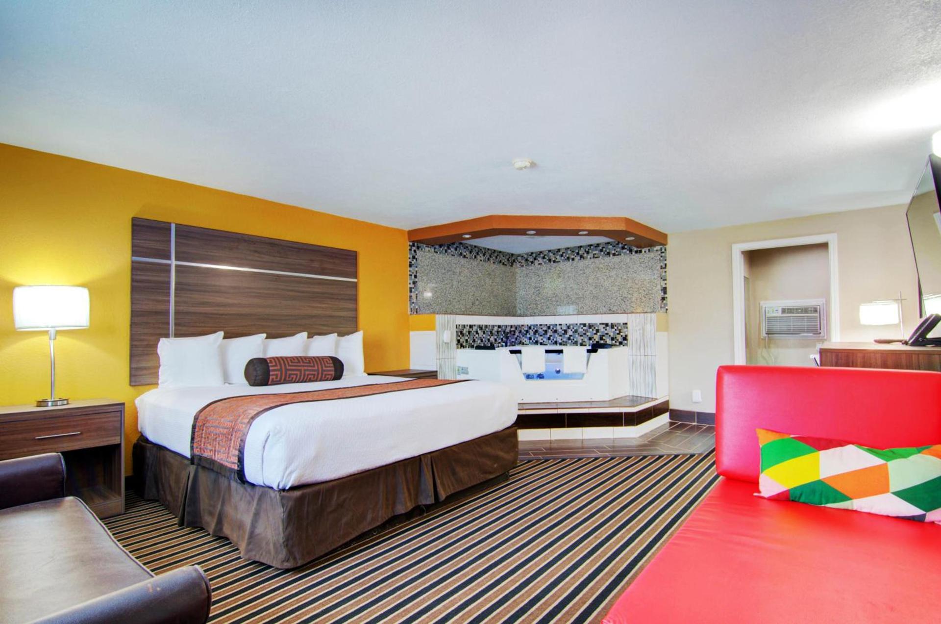 Westbridge Inn & Suites photo 9