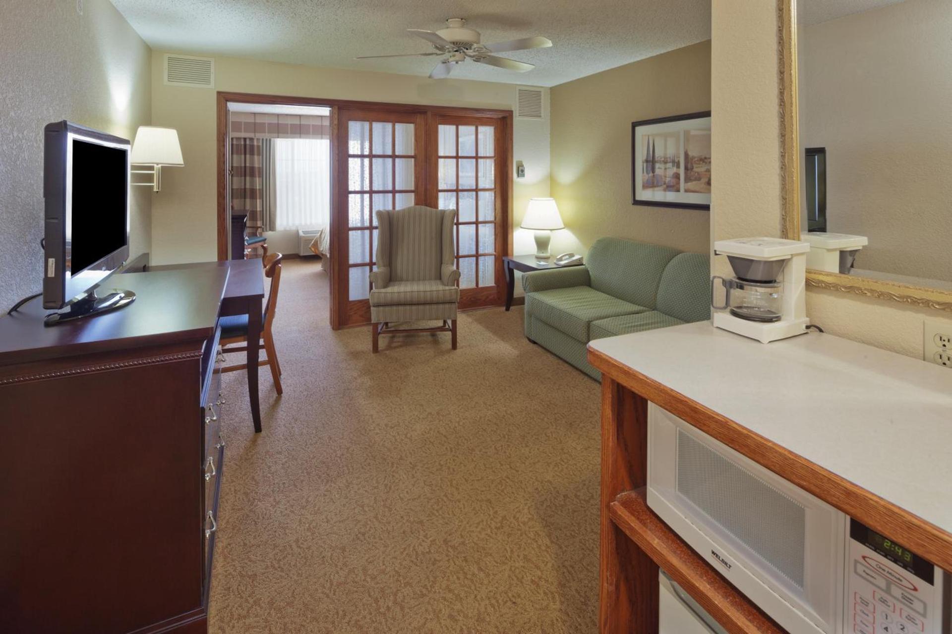 Country Inn & Suites by Radisson, West Bend, WI photo 16