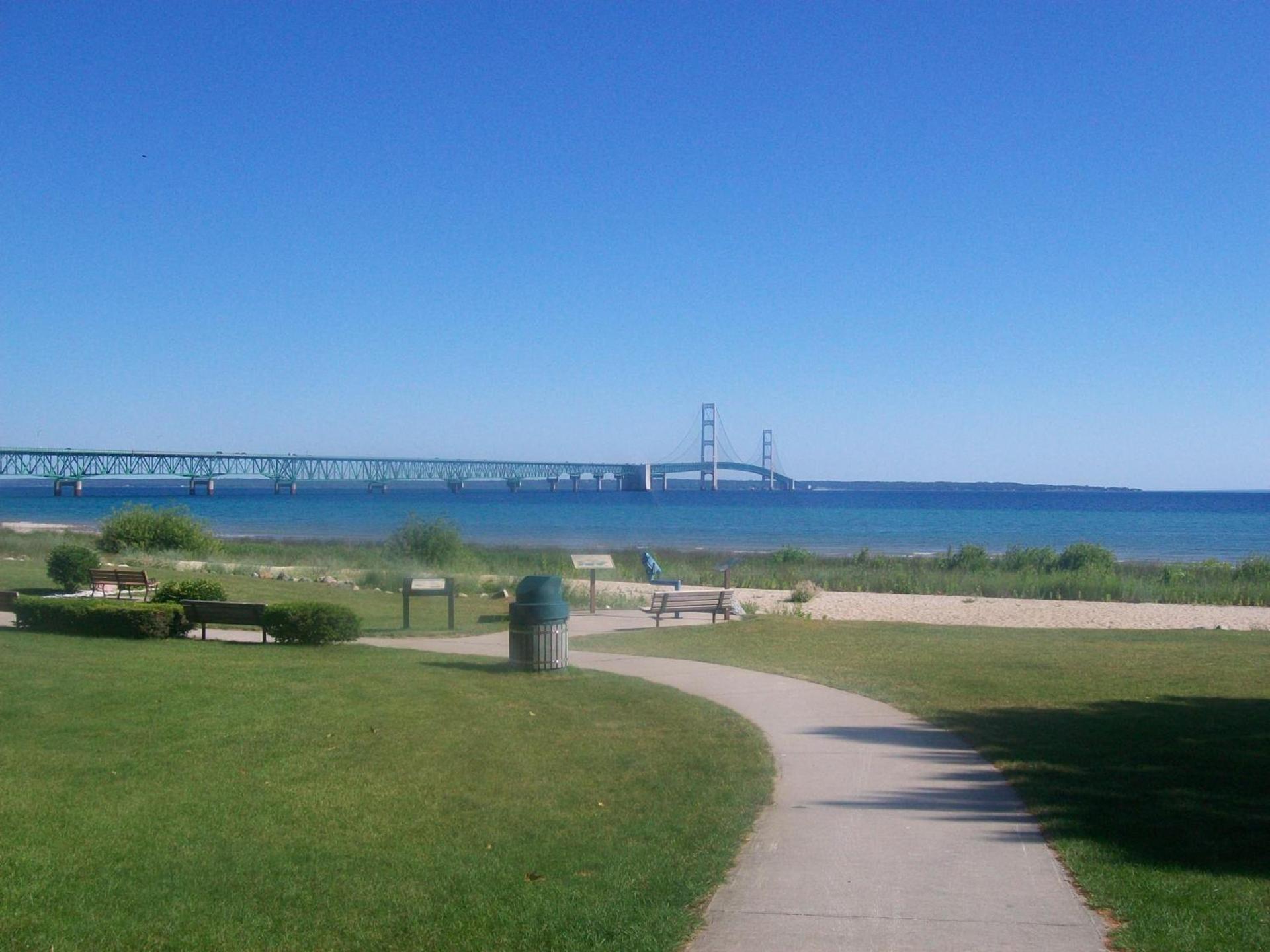 Bayside Hotel of Mackinac photo 35