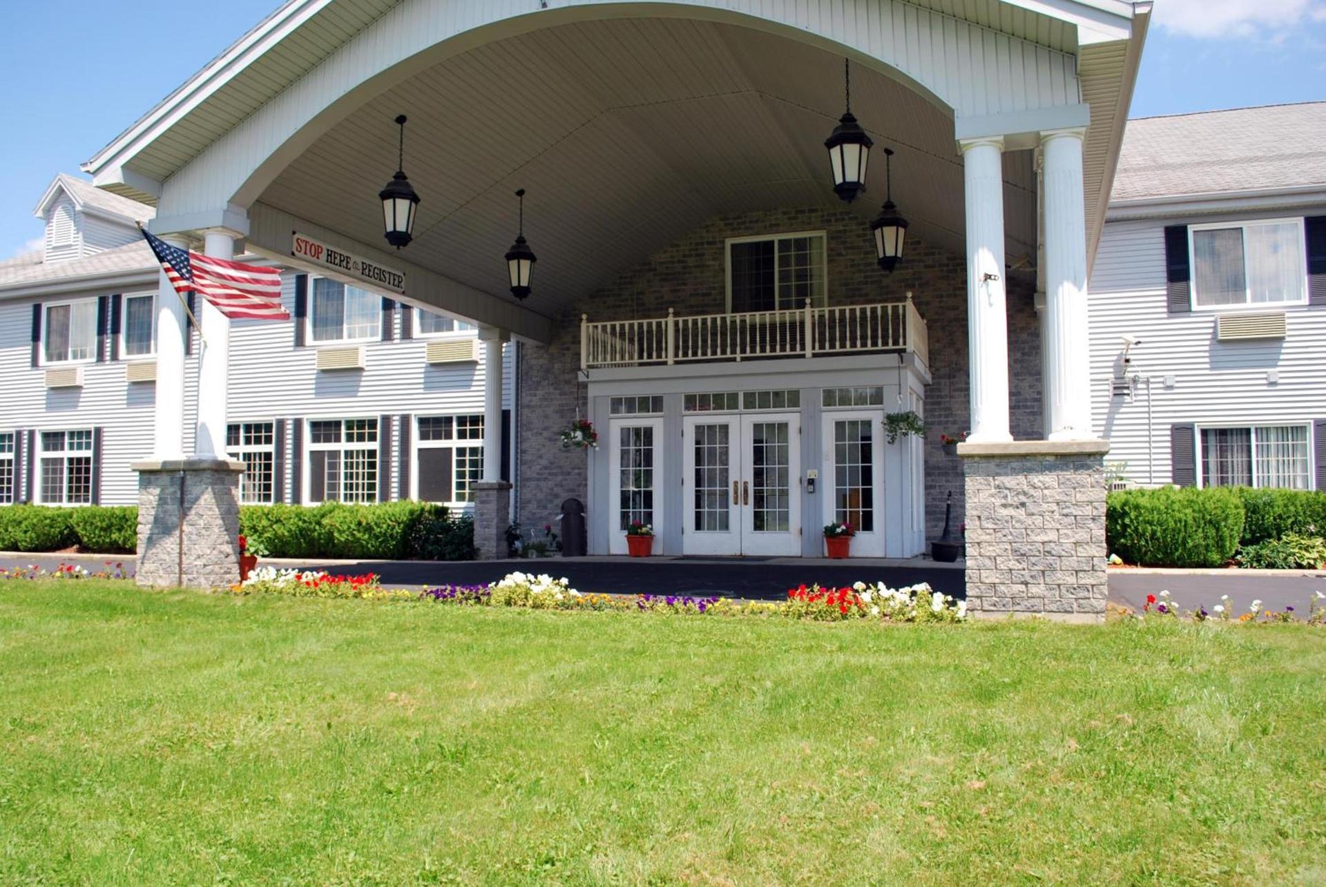 Cabot Inn & Suites photo 1