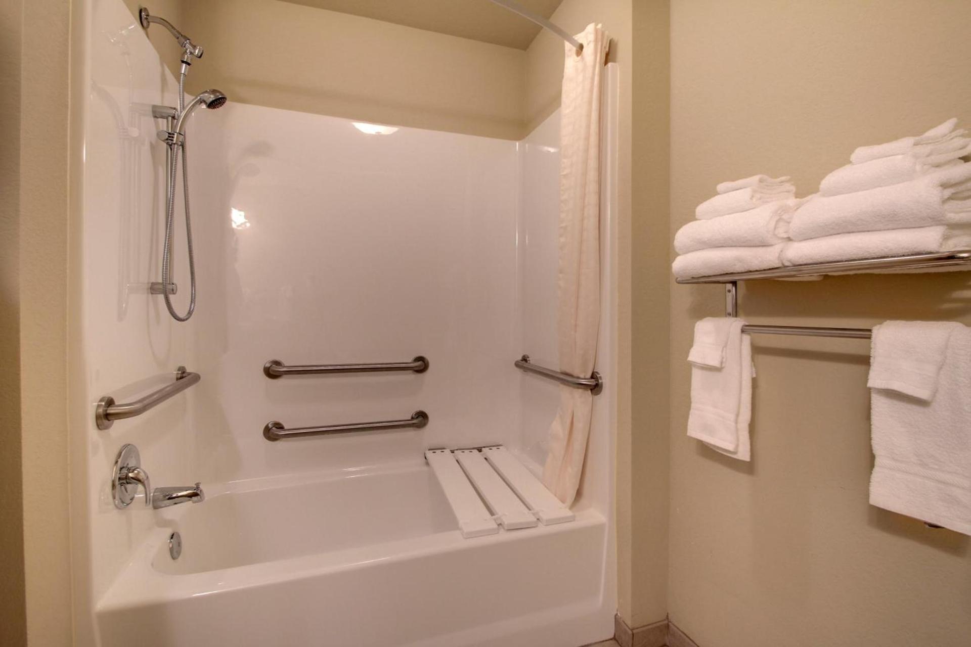 Cobblestone Inn & Suites - Schuyler photo 5