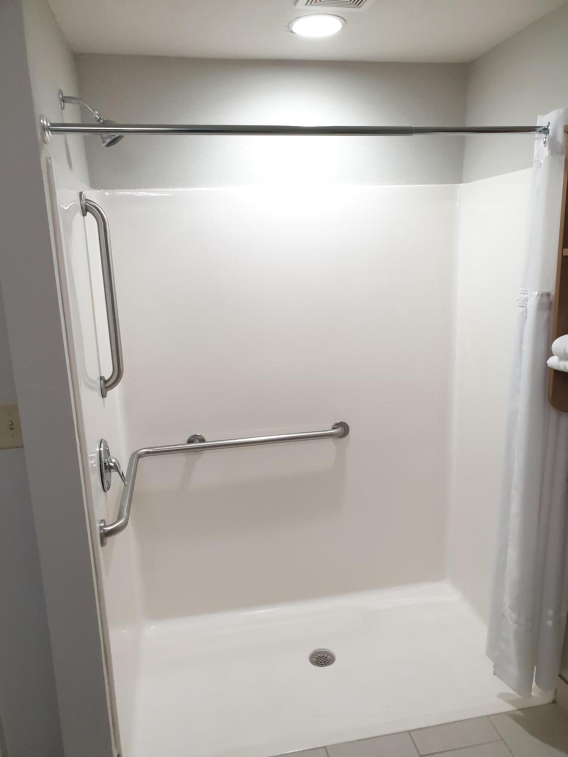 Microtel Inn & Suites by Wyndham Augusta/Riverwatch photo 24