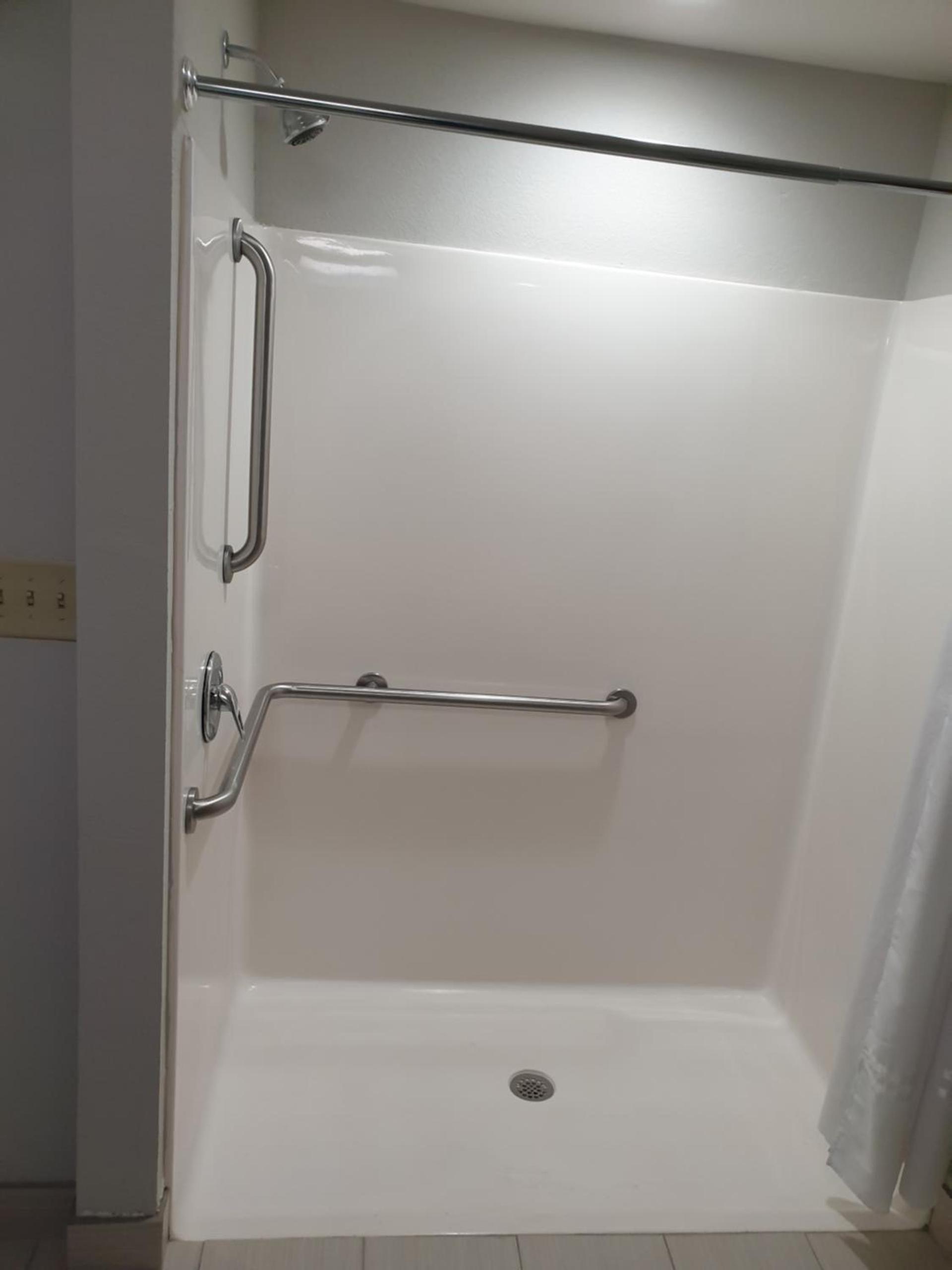 Microtel Inn & Suites by Wyndham Augusta/Riverwatch photo 3