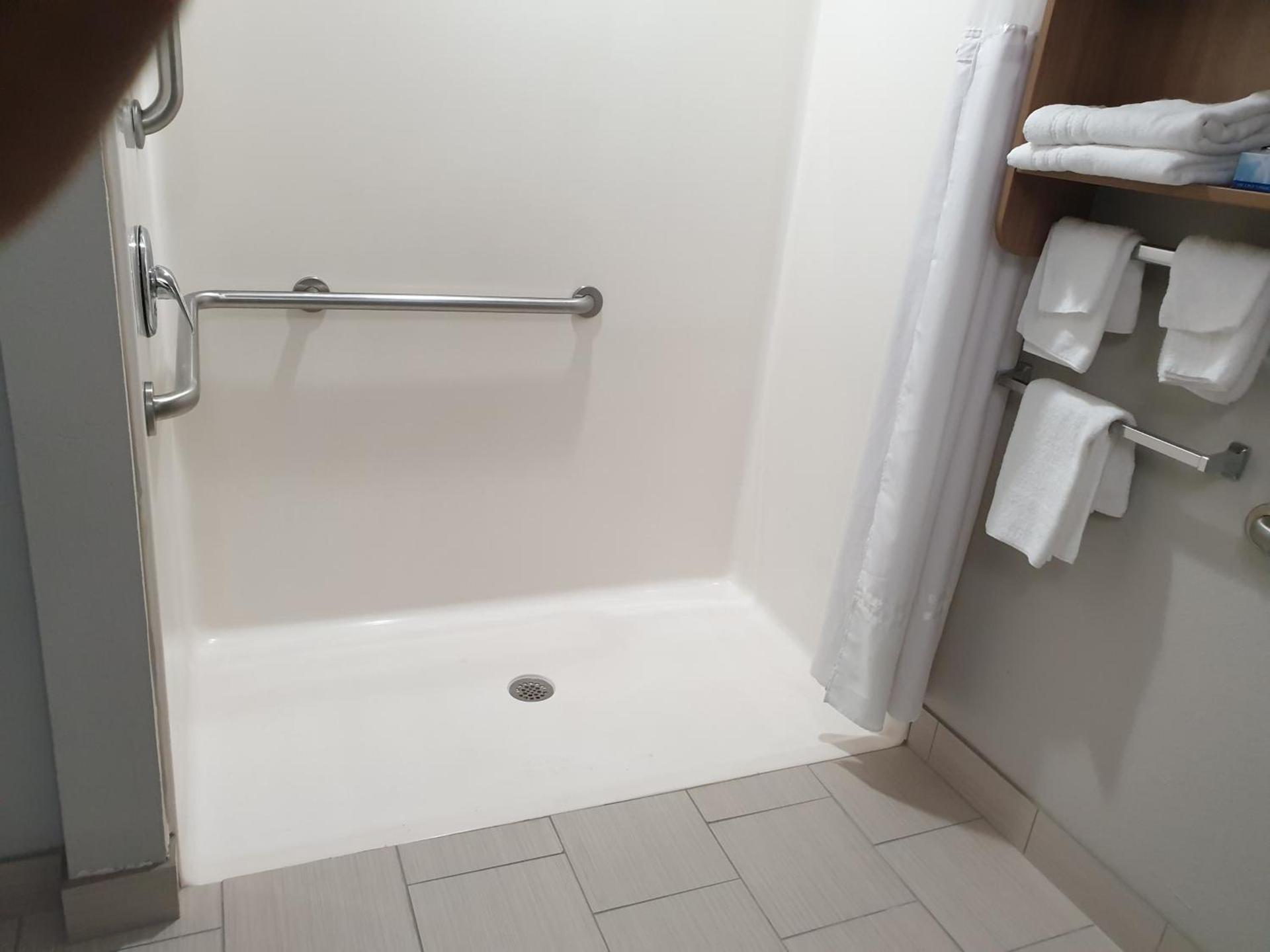 Microtel Inn & Suites by Wyndham Augusta/Riverwatch photo 4