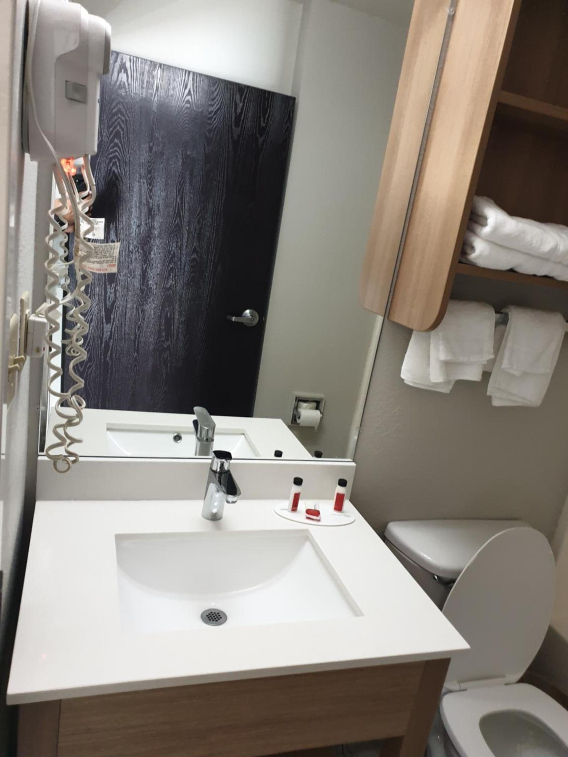 Microtel Inn & Suites by Wyndham Augusta/Riverwatch photo 7