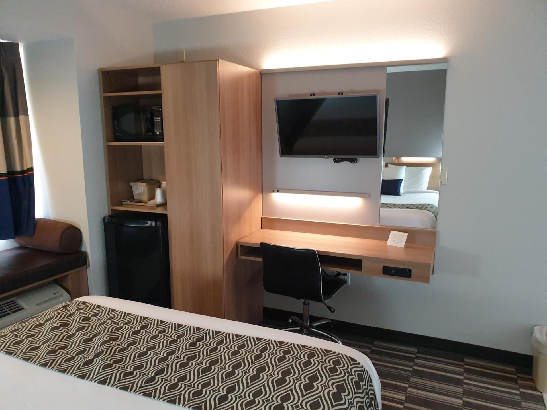 Microtel Inn & Suites by Wyndham Augusta/Riverwatch photo 9