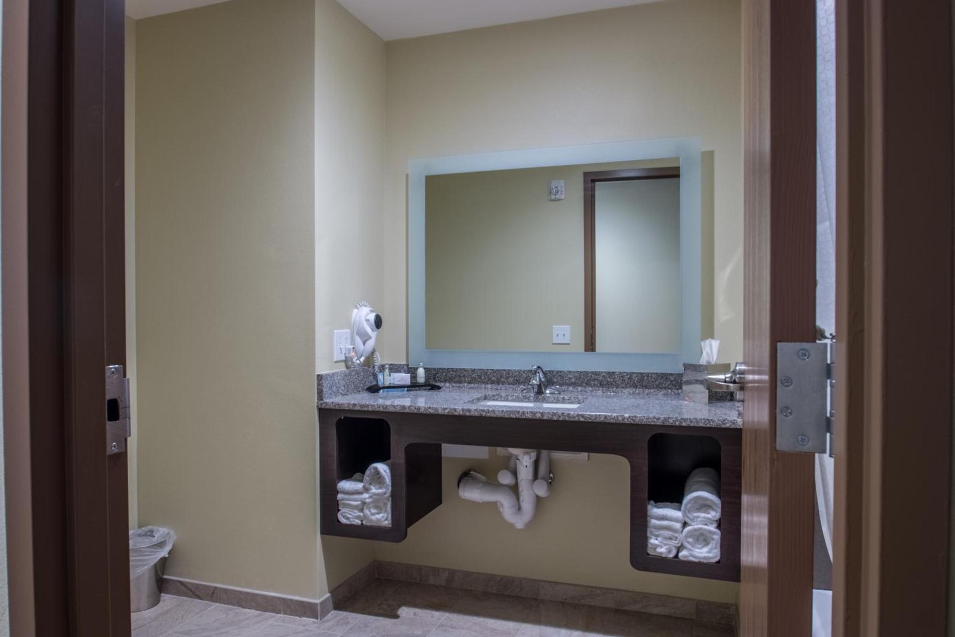 Creekstone Inn & Suites - St Marys photo 8