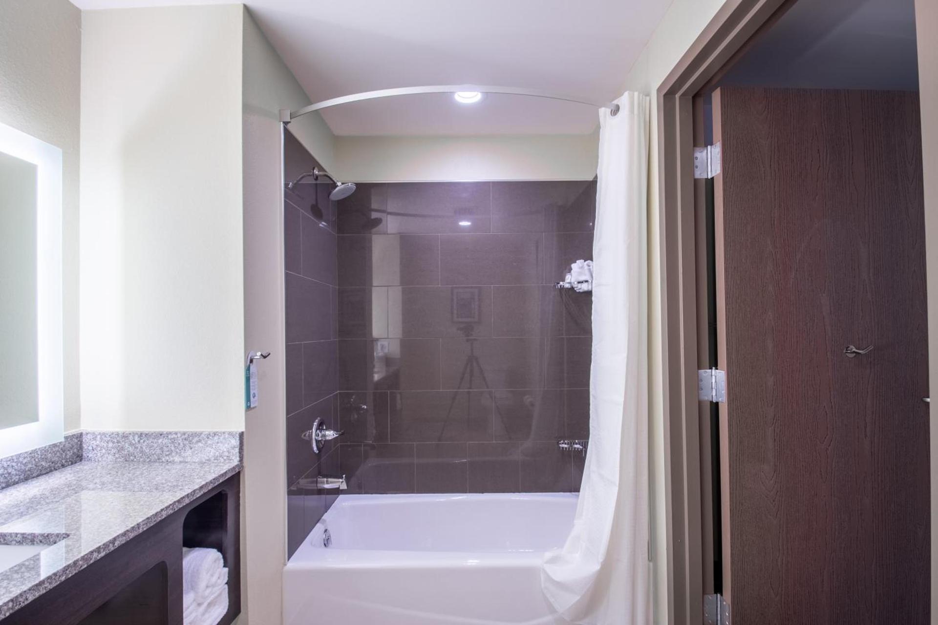 Creekstone Inn & Suites - St Marys photo 2