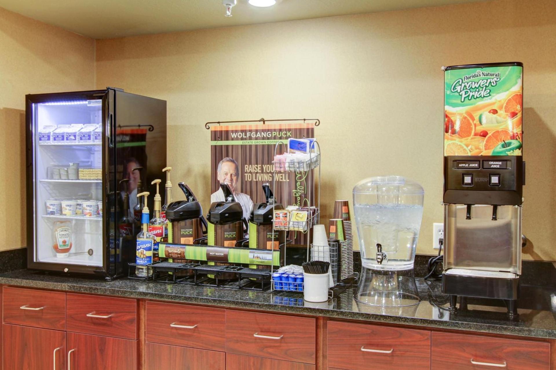 Cobblestone Inn & Suites Steele photo 11