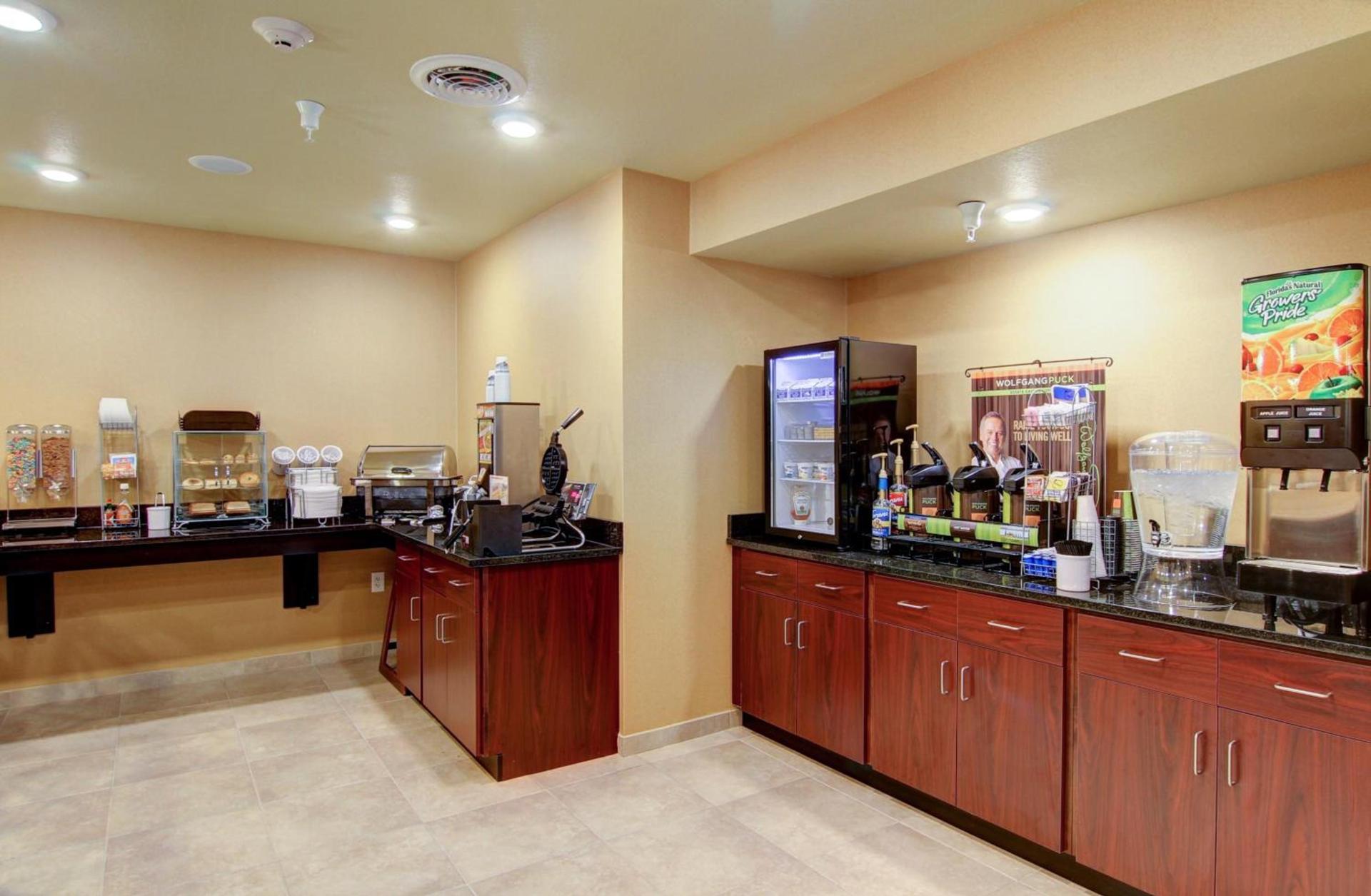 Cobblestone Inn & Suites Steele photo 12