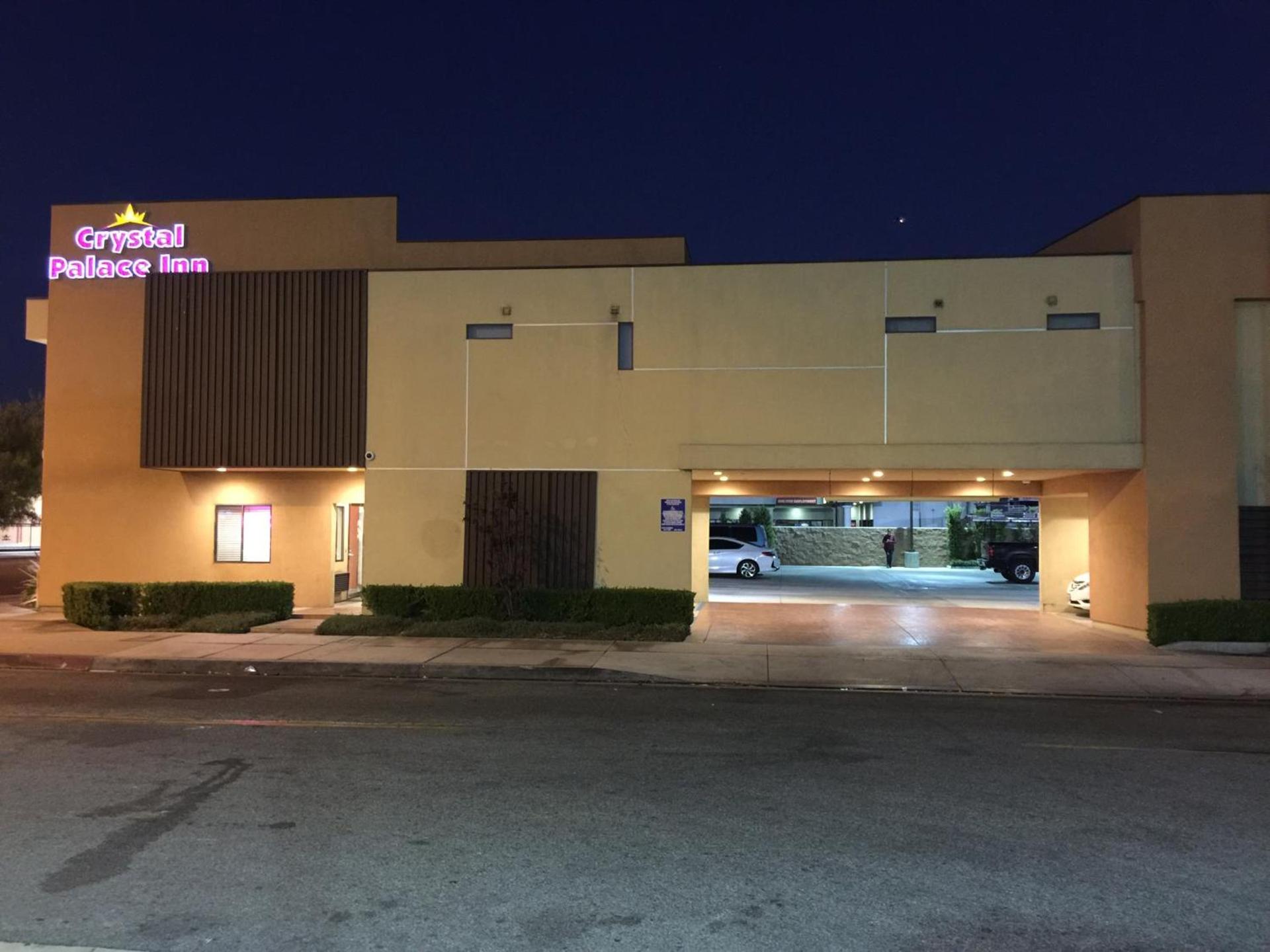 Crystal Palace Inn — hotel in Maywood
