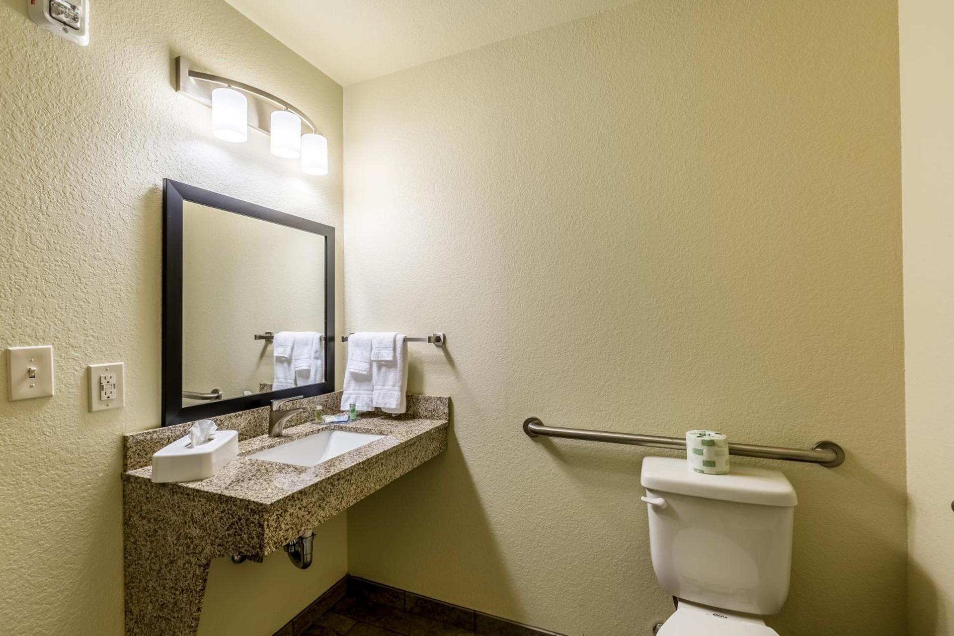 Cobblestone Hotel & Suites - Stevens Point photo 6