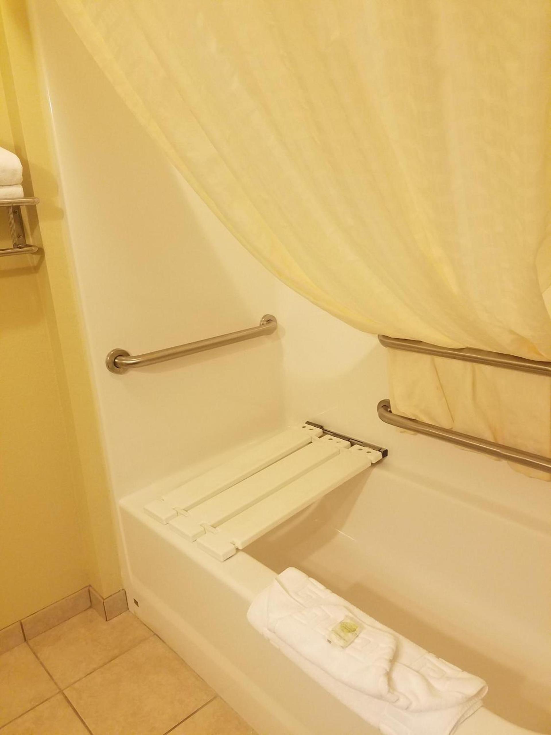 Cobblestone Inn & Suites - Bottineau photo 6