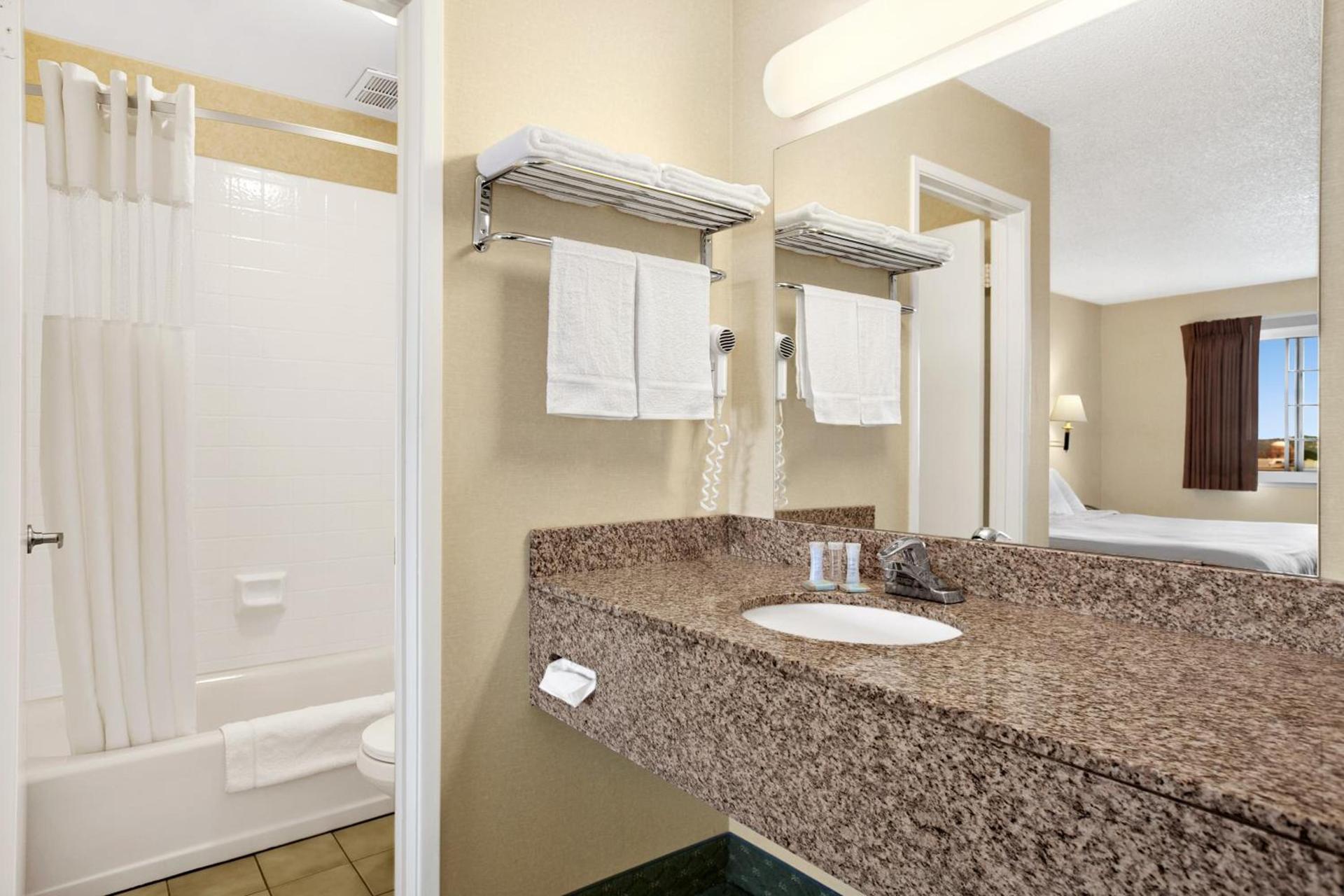Travelodge by Wyndham San Francisco Bay photo 11