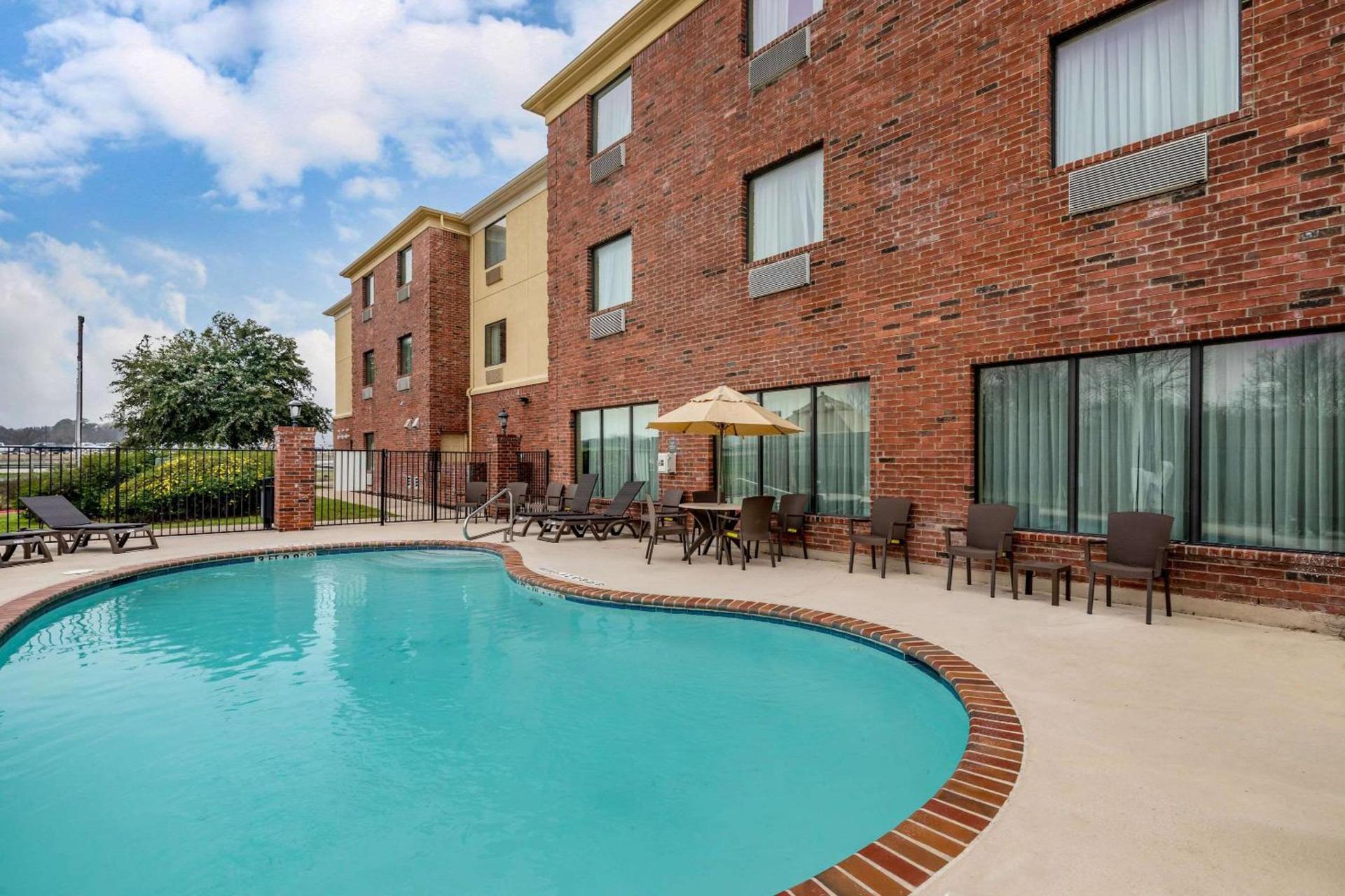 Comfort Suites Ennis photo 27