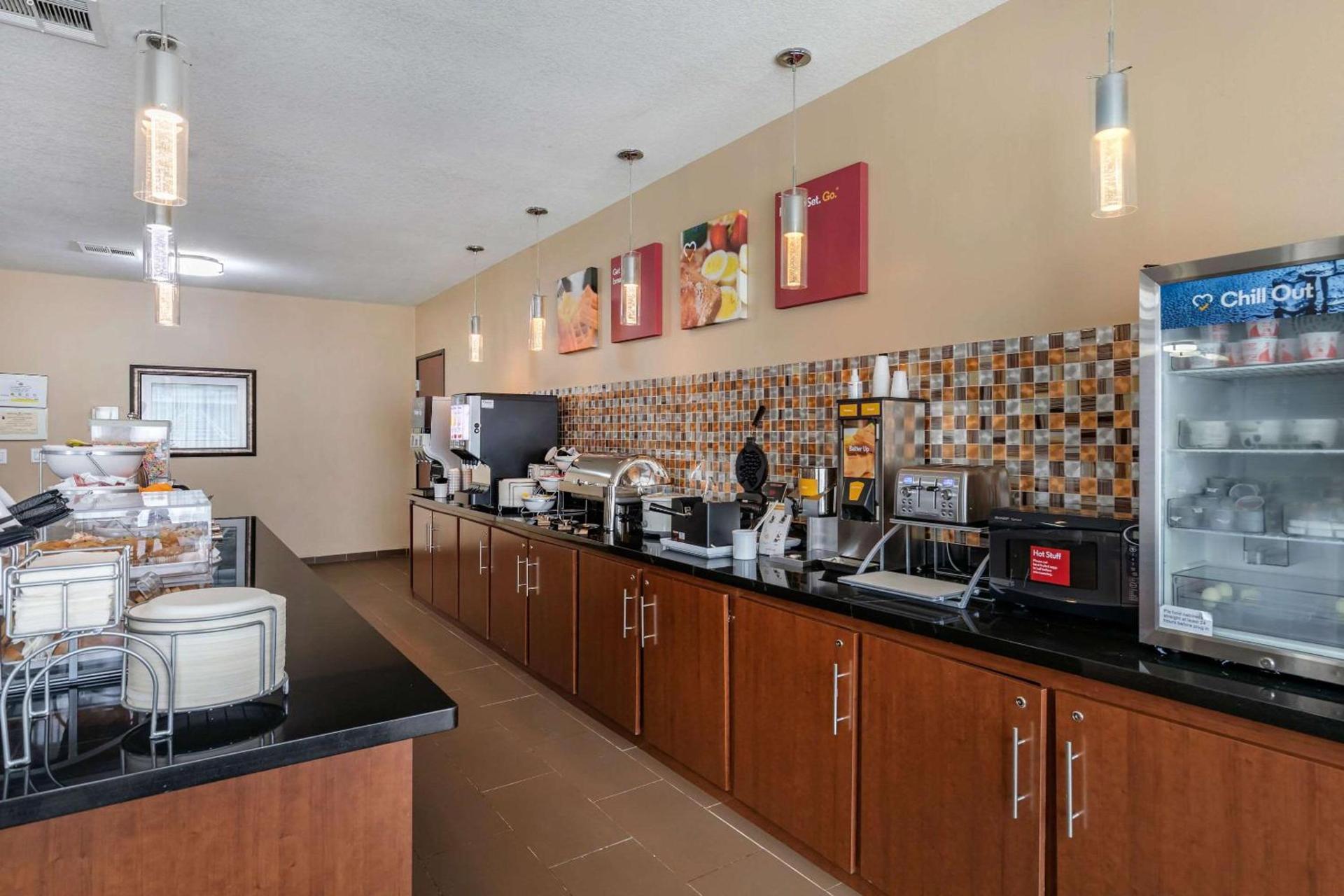 Comfort Suites Ennis photo 32