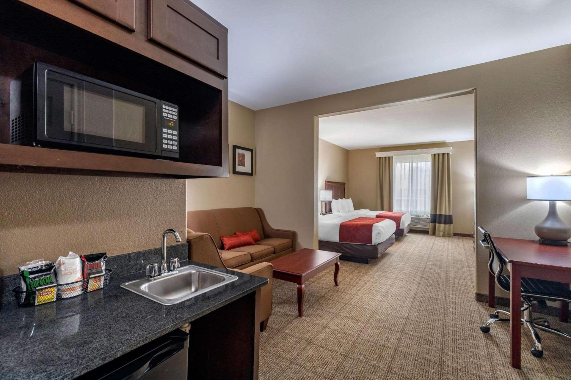 Comfort Suites Ennis photo 9