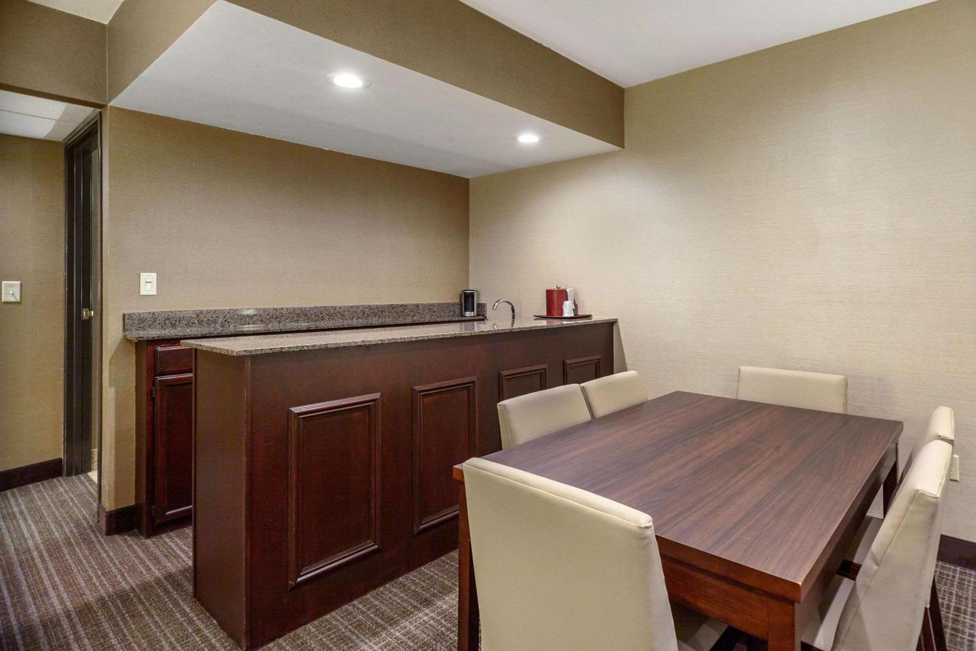 Comfort Suites Green Bay West photo 11