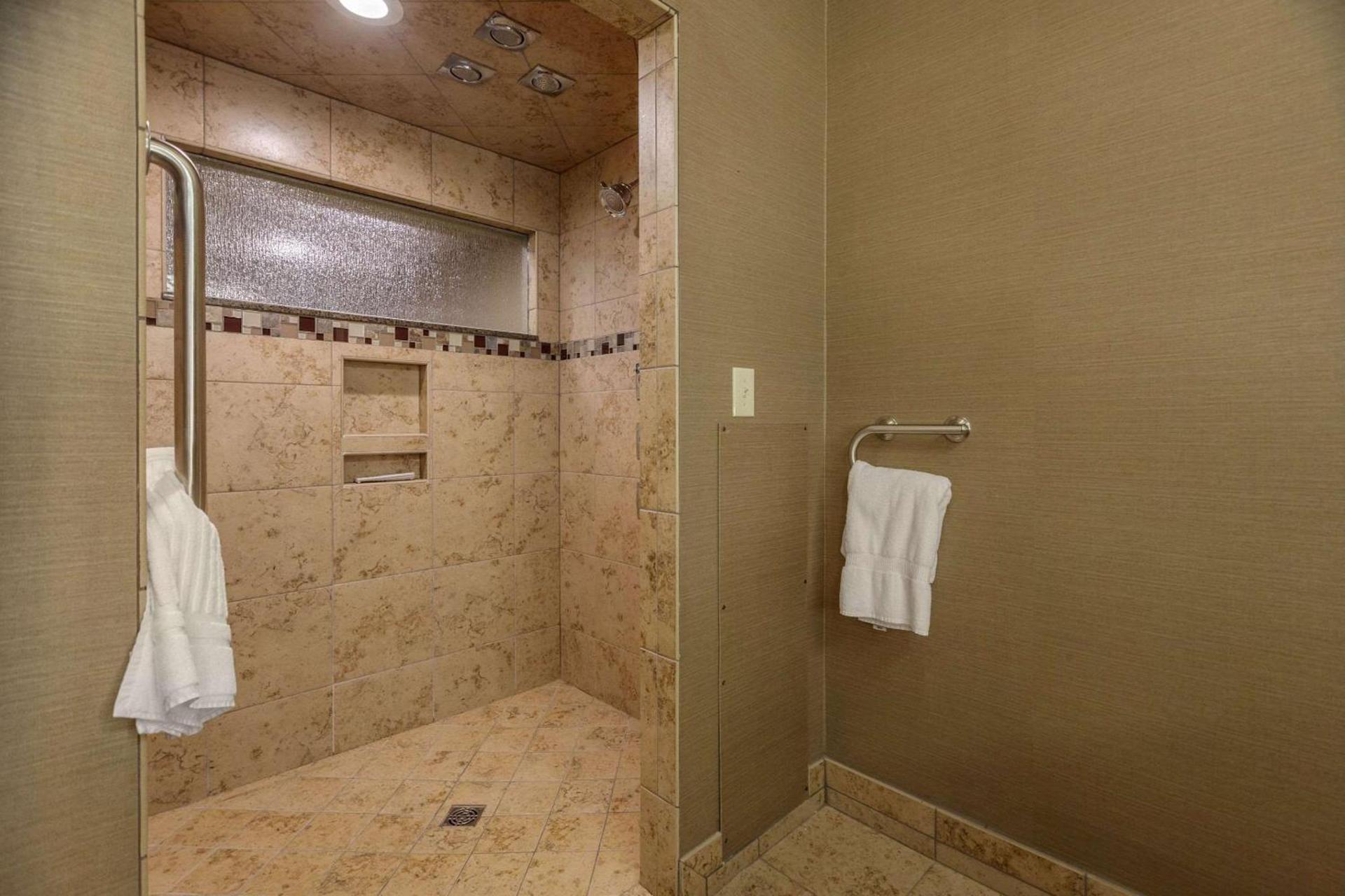 Comfort Suites Green Bay West photo 13