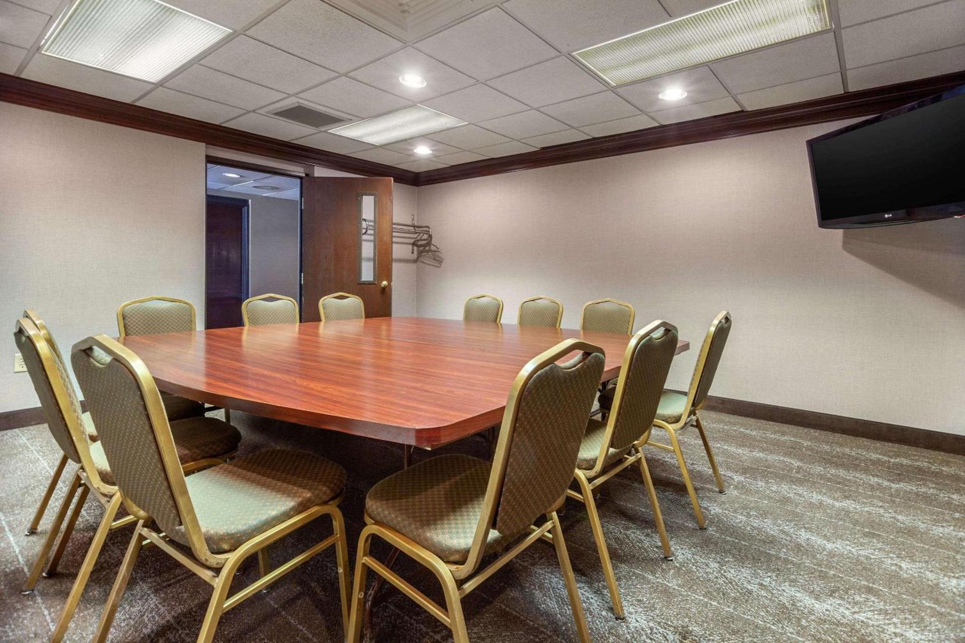 Comfort Suites Green Bay West photo 47