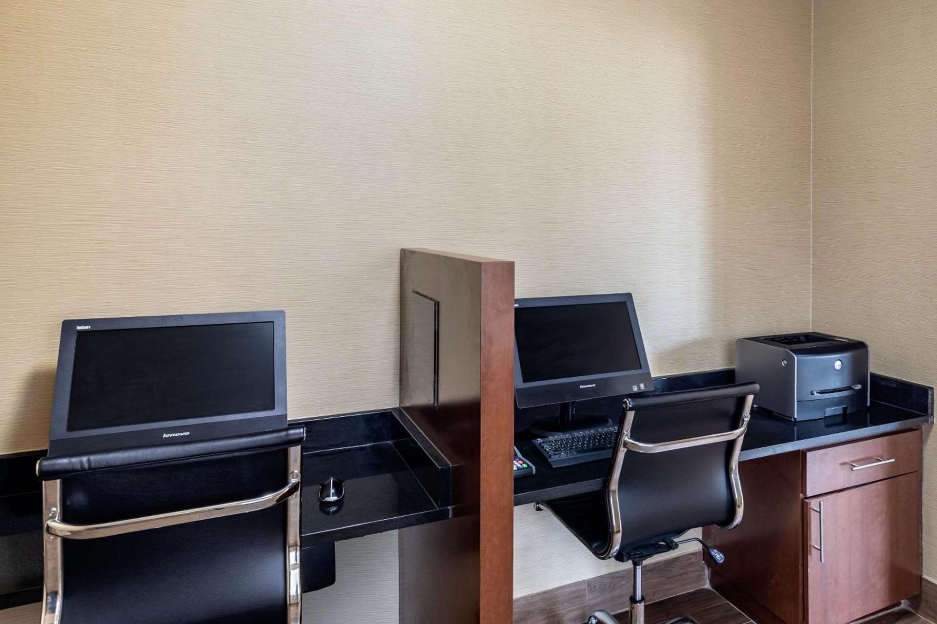 Comfort Suites Ennis photo 29